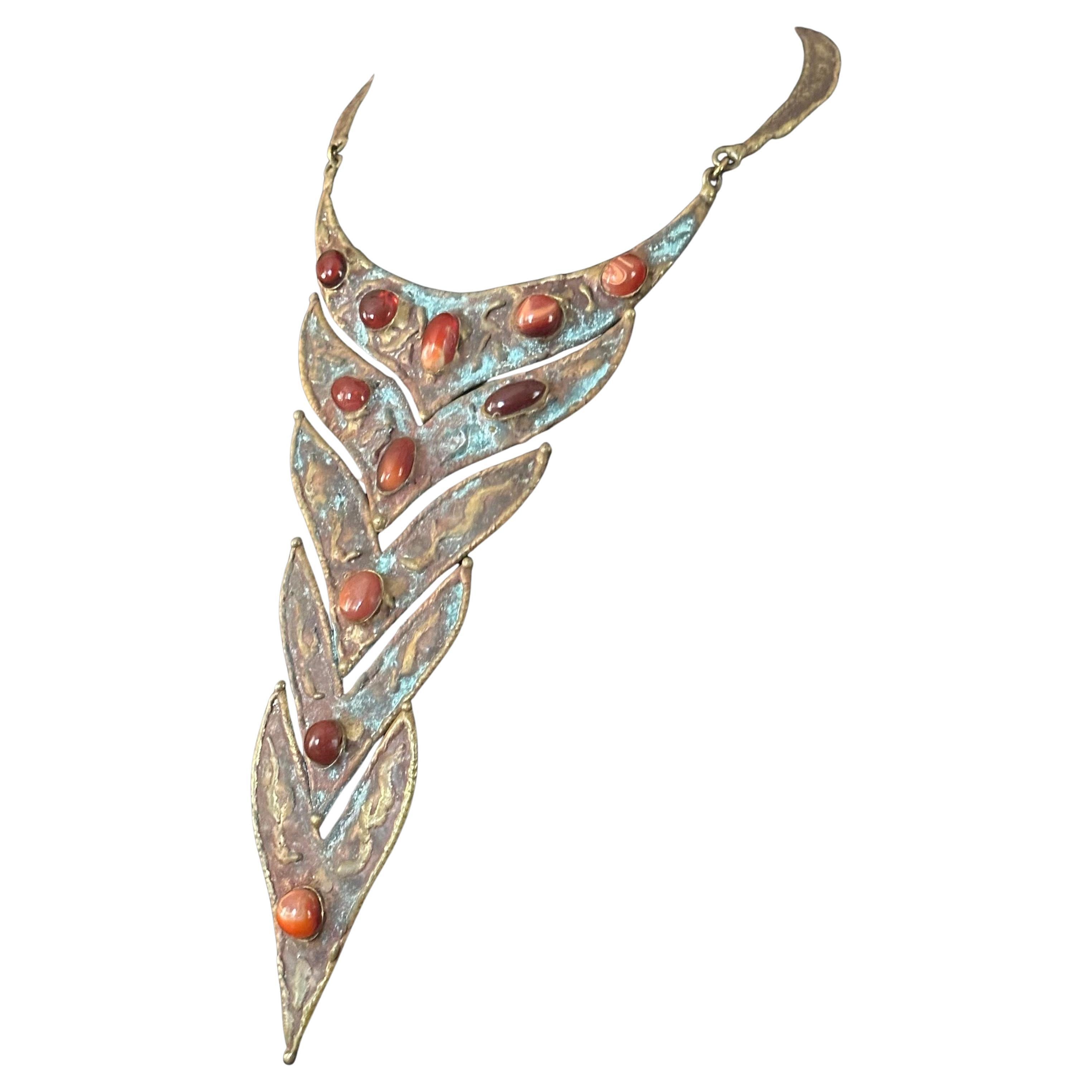 Eine sehr schöne modernistische Halskette aus Bronze und Stein von Pal Kepenyes, ca. 1970er Jahre.   Die Halskette ist in sehr gutem Vintage-Zustand mit einer tollen Patina und elf braunen Steinen; sie misst 5,5 