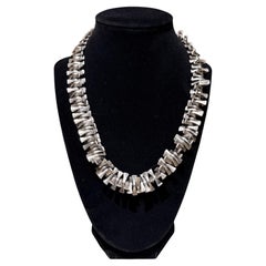 Collana vintage in stile modernista e brutalista con elementi articolati a forma di ossa, epoca di Nanna Ditzel