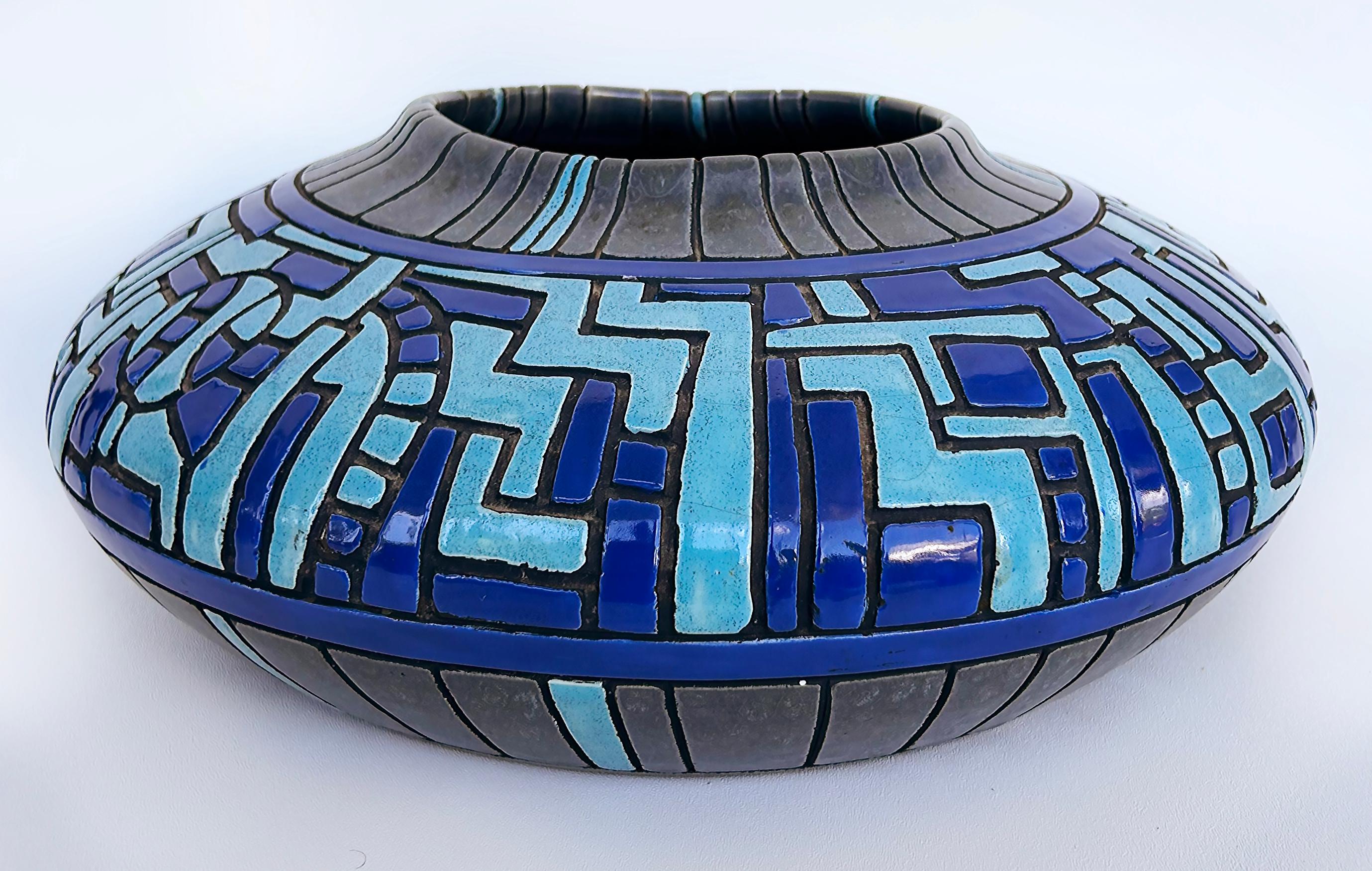 Vintage Modernist Ceramic Centerpiece Geometric Bowl, Signed  In Good Condition For Sale In Miami, FL