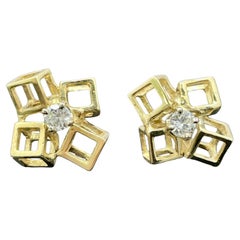 Orecchini a perno con diamante a forma di cubo modernista d'epoca in oro giallo 14k
