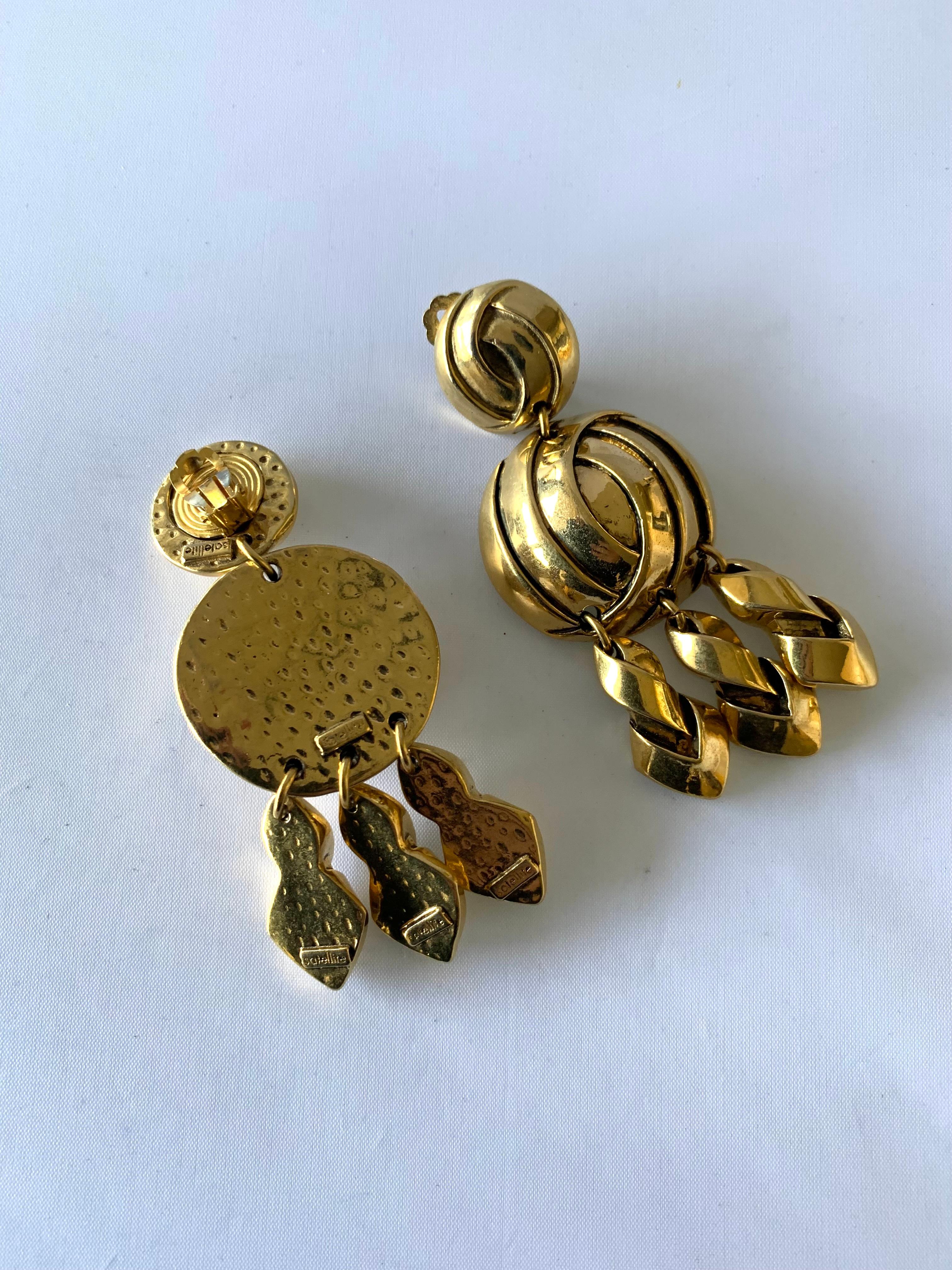 Vintage Modernist Dangle French Gold Earrings  In Excellent Condition In Palm Springs, CA