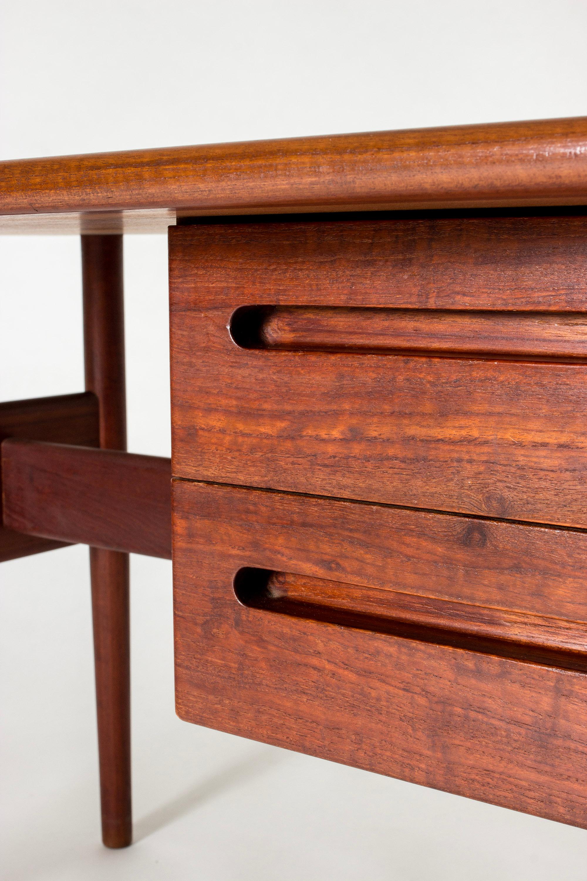Bureau moderniste vintage d'Ib Kofod Larsen, Suède, années 1960 en vente 2
