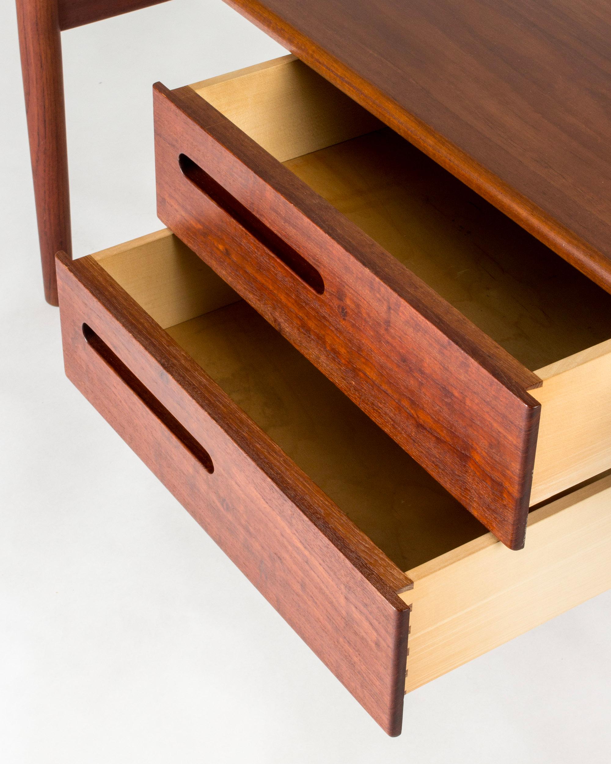 Bureau moderniste vintage d'Ib Kofod Larsen, Suède, années 1960 en vente 1