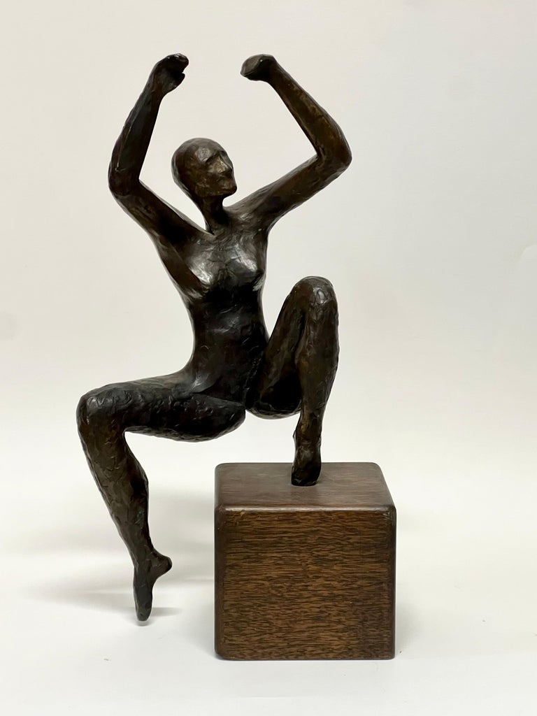 Vintage Modernist Figurative Bronze Sculpture For Sale at 1stDibs