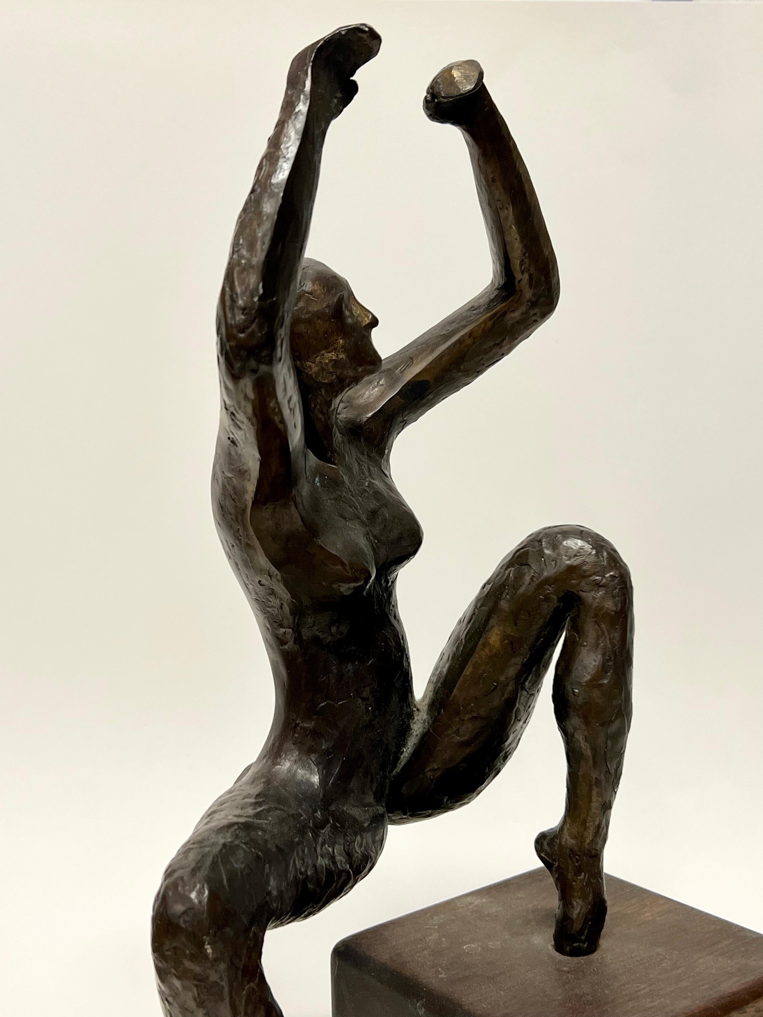 Moderne Sculpture - Figuratif en bronze moderniste vintage  en vente