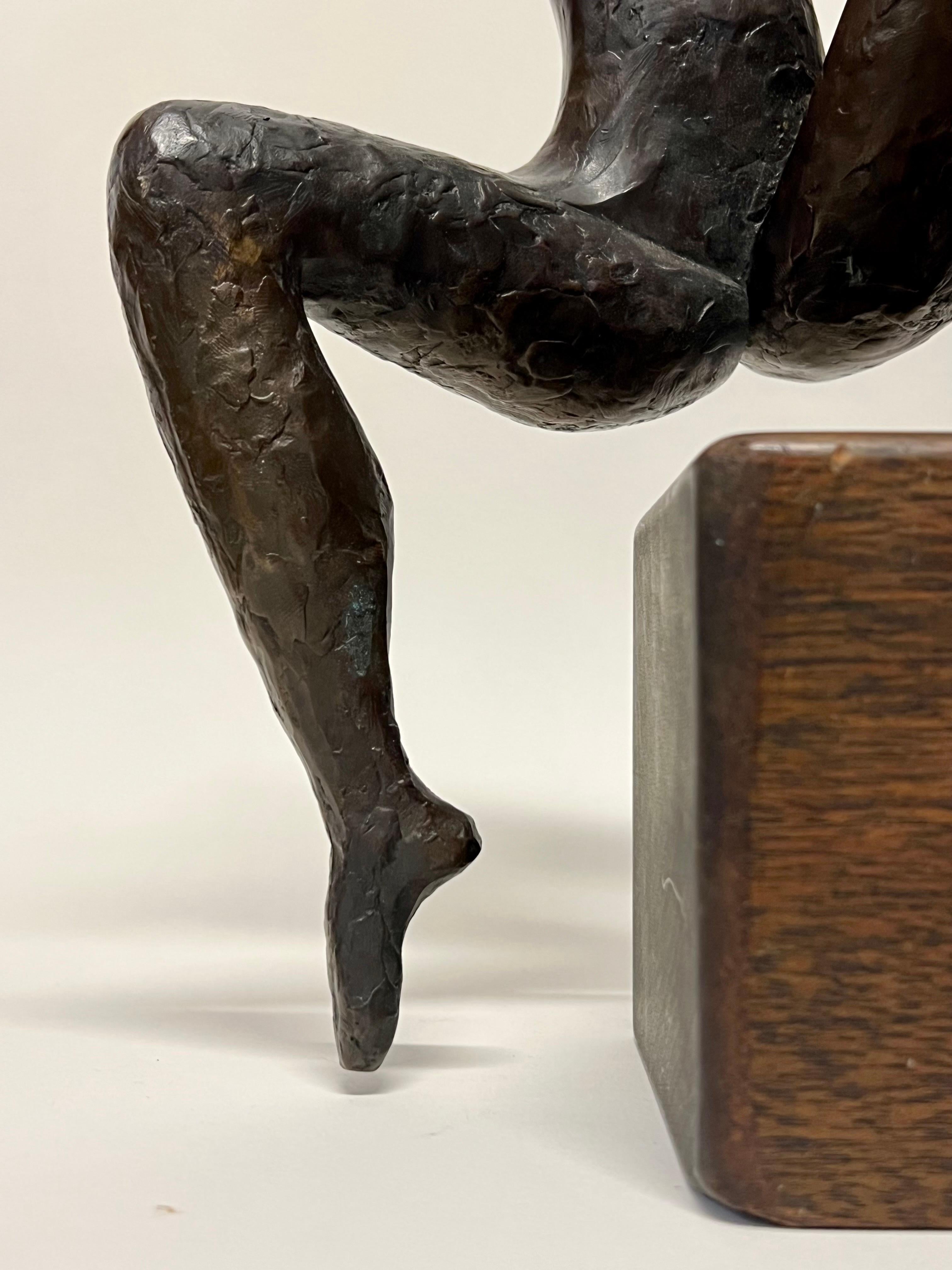 Fin du 20e siècle Sculpture - Figuratif en bronze moderniste vintage  en vente