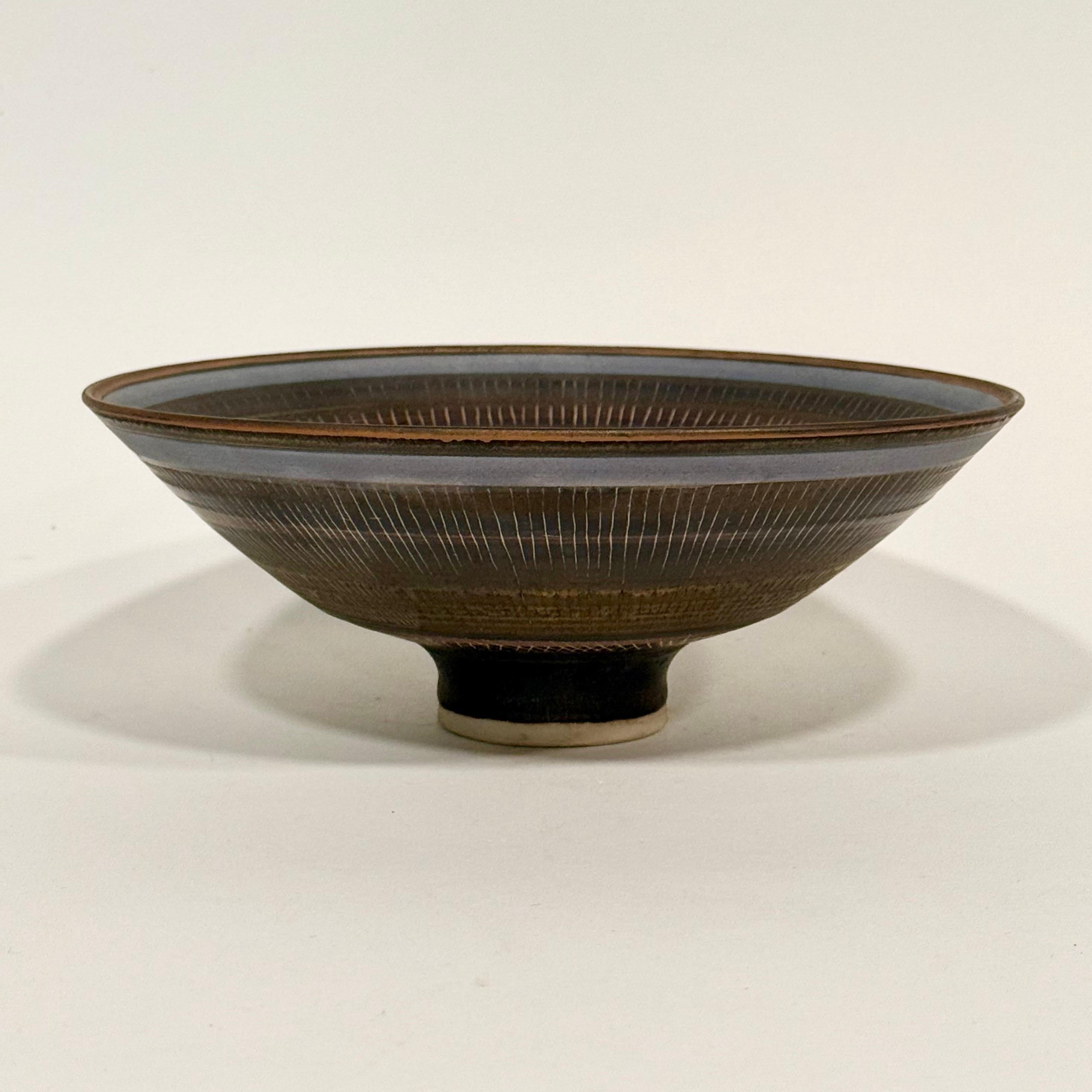 Sconosciuto Ciotola modernista d'epoca con bordo svasato in ceramica, stile Lucie Rie in vendita
