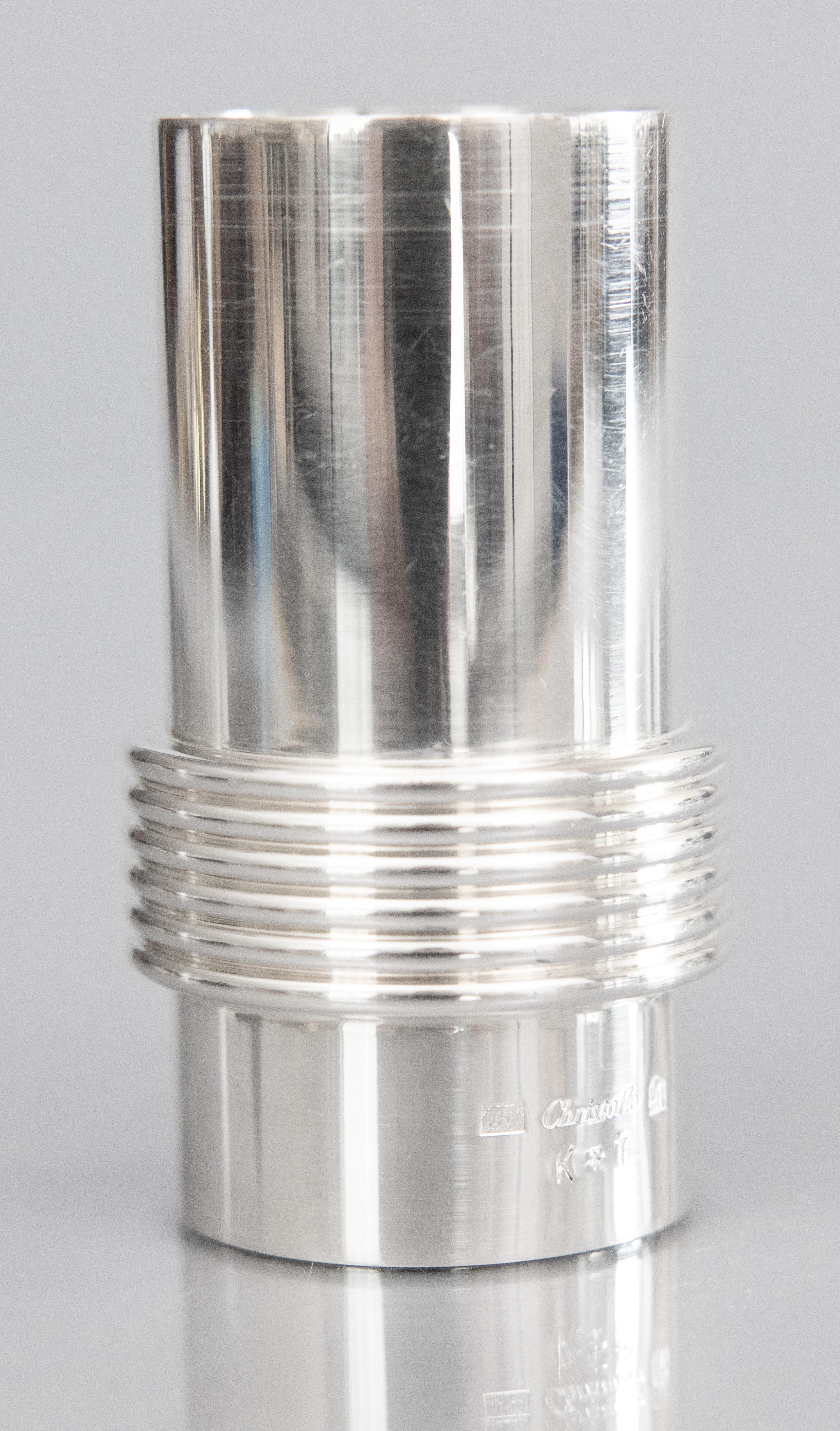 Eine hervorragende Vintage Art Deco-Stil Christofle Silber Platte Spirituose Maßnahme / Cocktail-Doppel-Jigger, hergestellt in Frankreich. Herstellermarke auf der Rückseite. Er verfügt über ein größeres Ende (für knapp 1 1/2 Unzen) und ein kleineres
