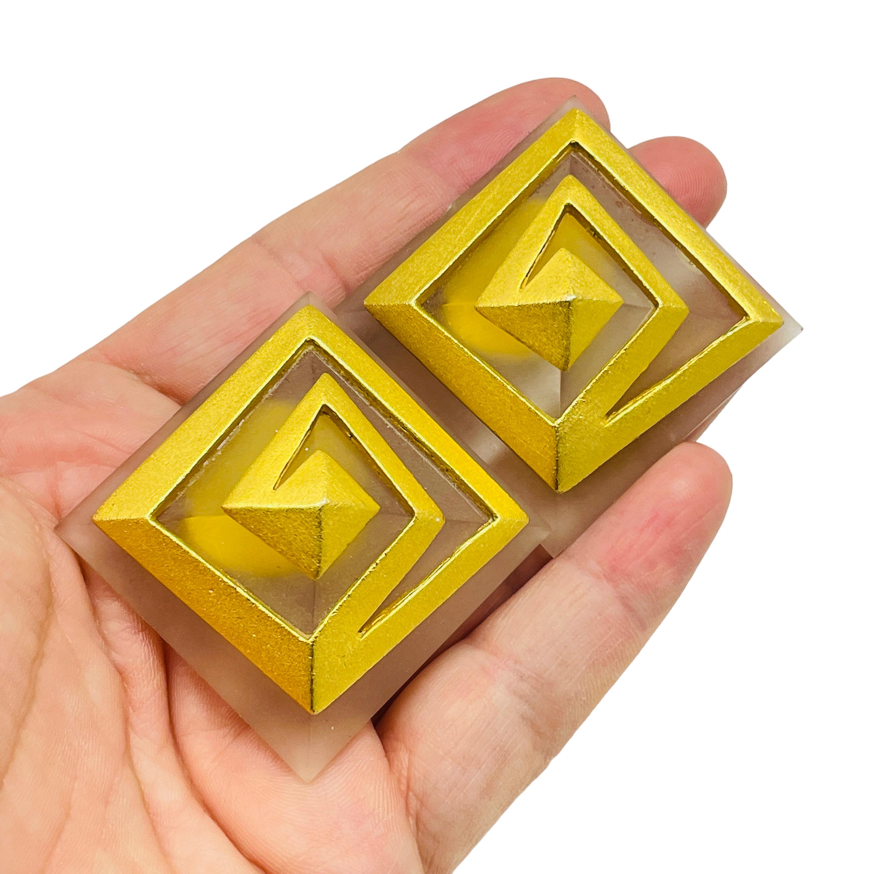 Vintage modernist  gold lucite designer runway clip on earrings  In Good Condition For Sale In Palos Hills, IL