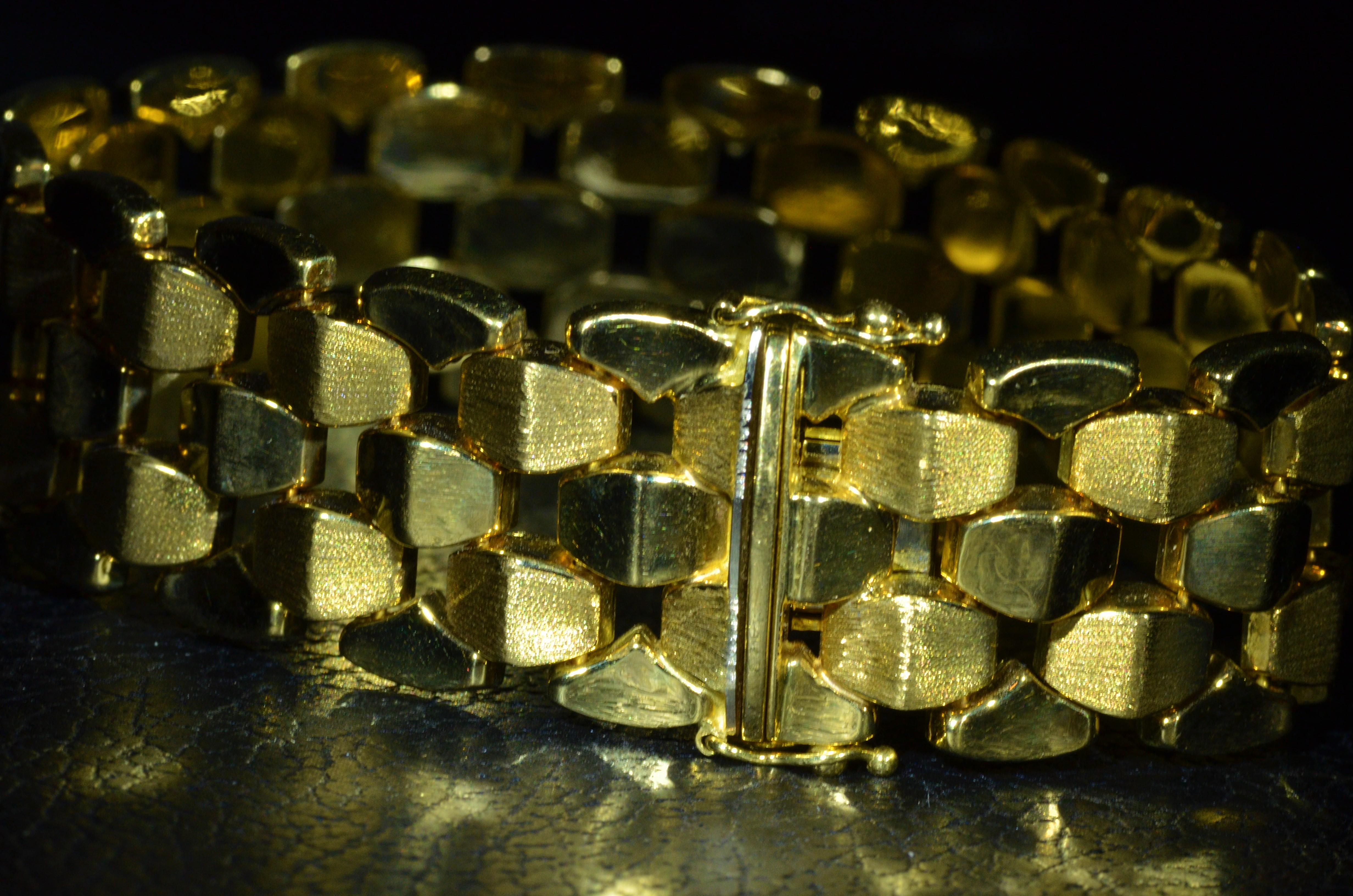 Vintage Modernist Italian Bracelet in 18 Karat Yellow Gold by Milros In Good Condition For Sale In Warrington, PA