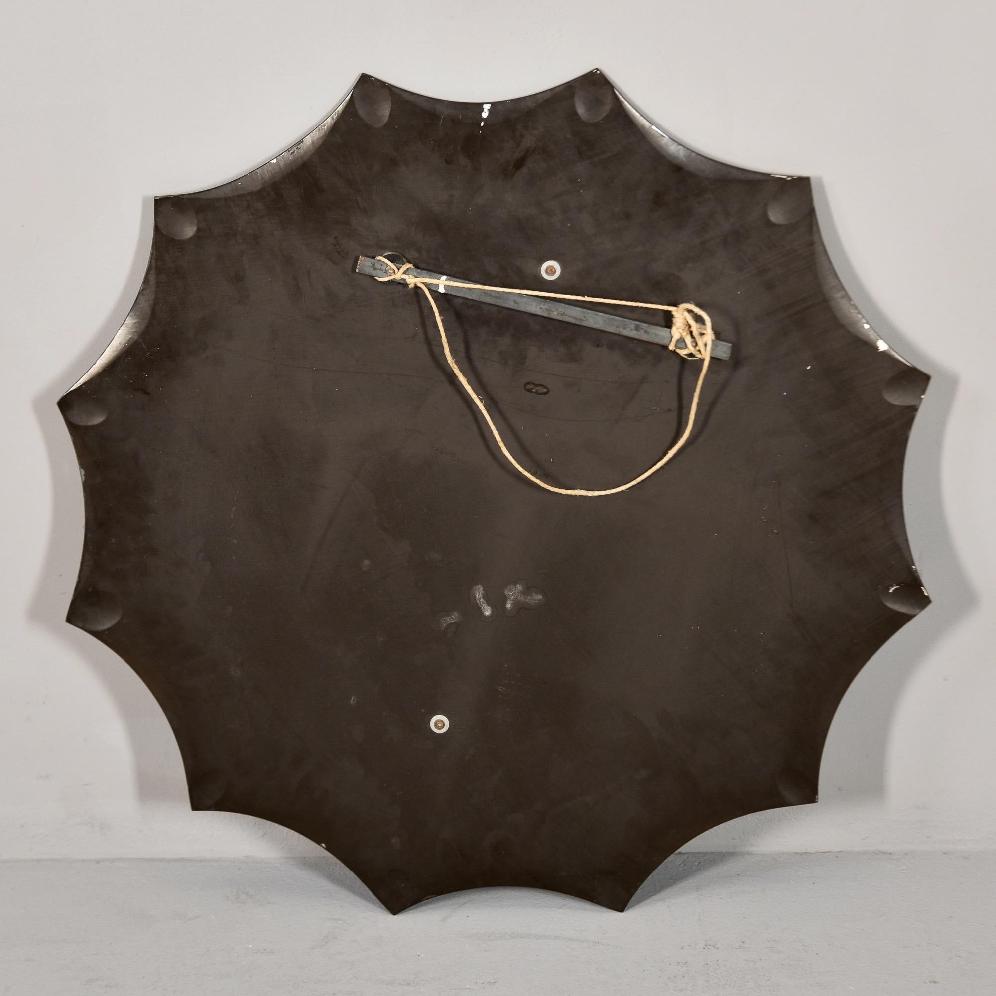 Miroir italien moderniste vintage avec bord festonné en verre fumé en vente 6