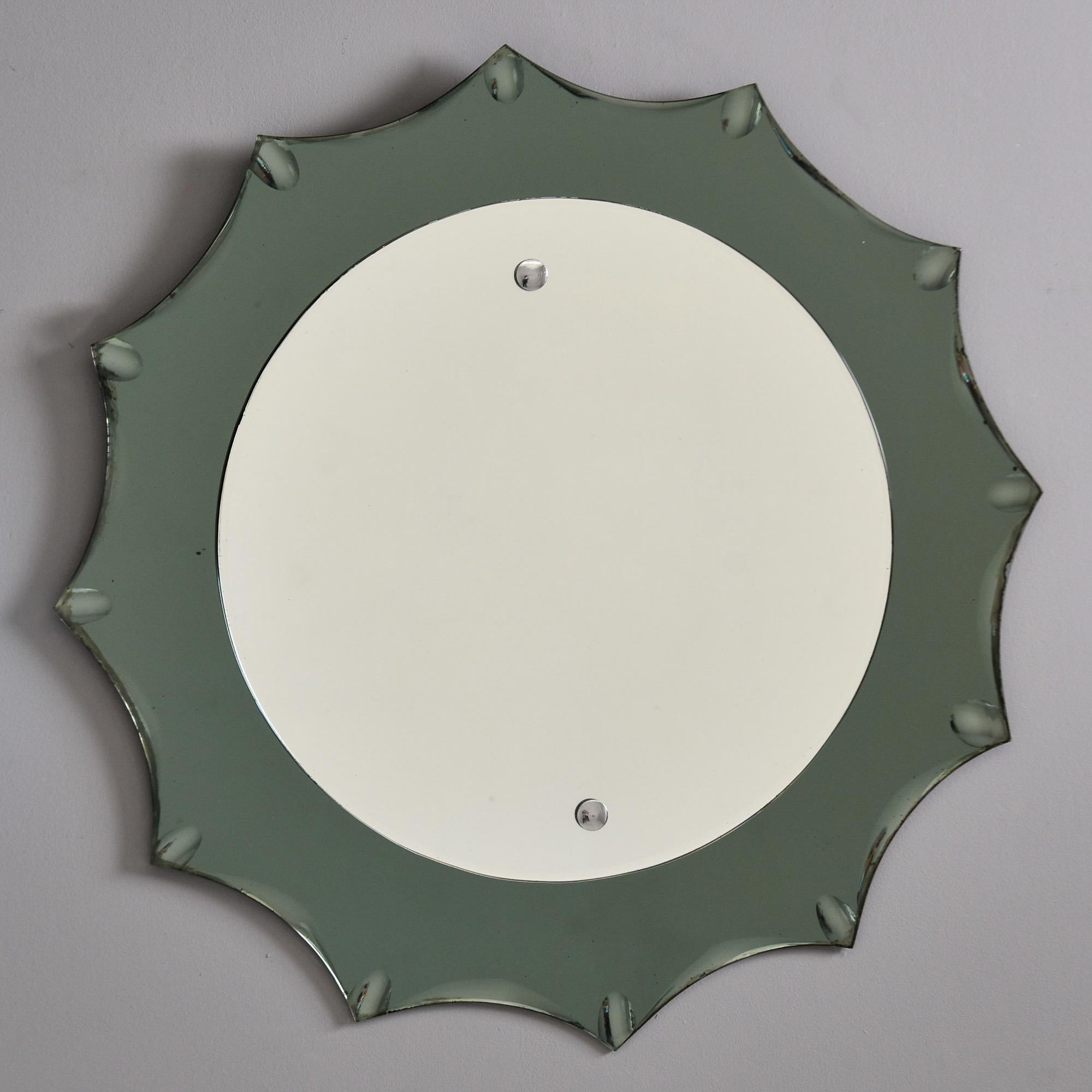Mid-Century Modern Miroir italien moderniste vintage avec bord festonné en verre fumé en vente