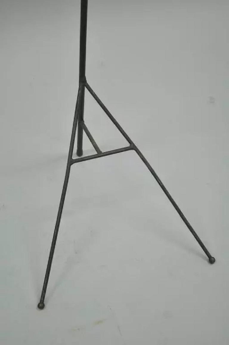 XX secolo Valigetta per abiti in ferro battuto in stile Jacques Adnet, vintage e modernista in vendita