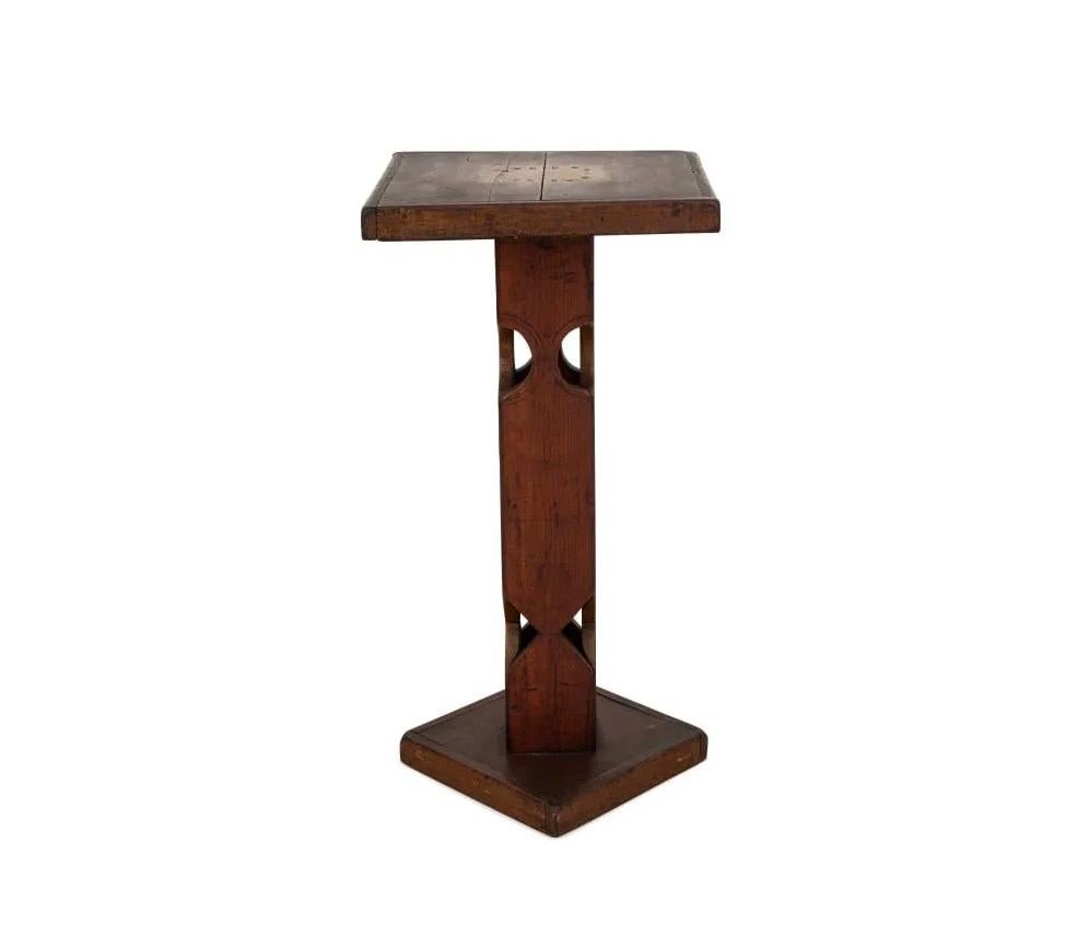 Moderno Antico tavolo con piedistallo, periodo Arts and Crafts, datato '1776', scultoreo in vendita