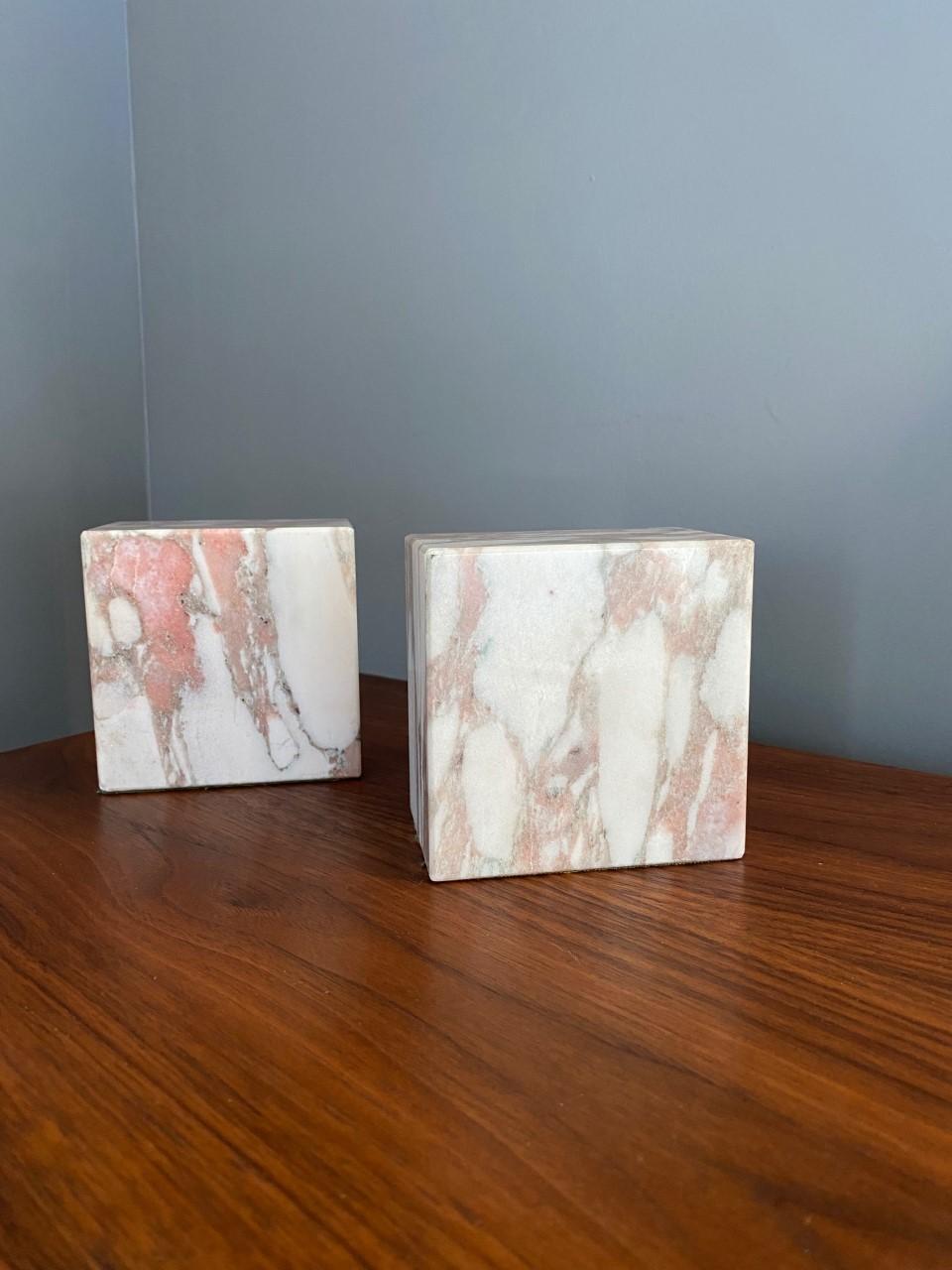 Vintage Modernist Rectangular Pink Marble Bookends by Vermont Marble Co In Good Condition In San Diego, CA