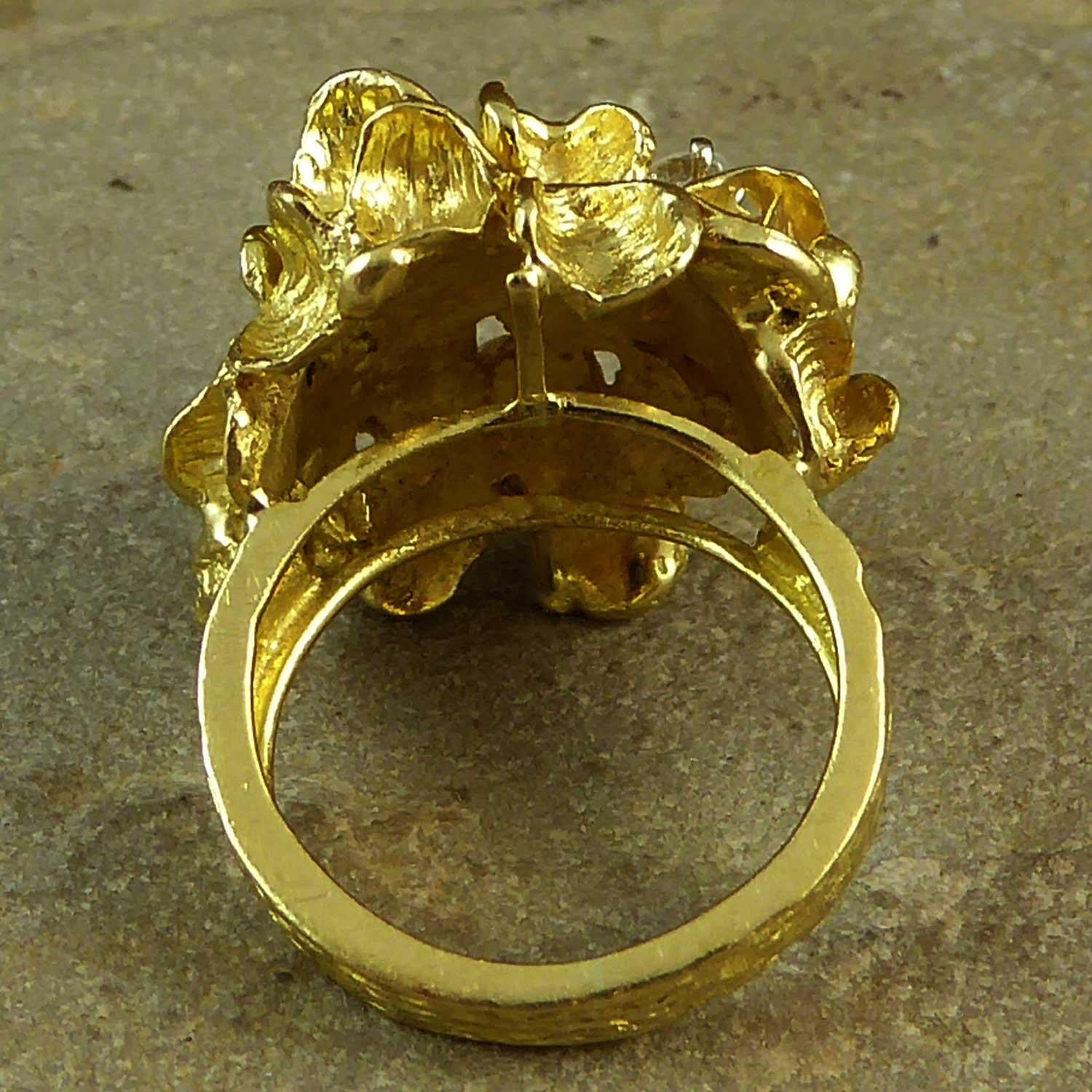 Vintage Modernist Ring, Diamond Set, Yellow Gold, London 1967 In Excellent Condition In Yorkshire, West Yorkshire