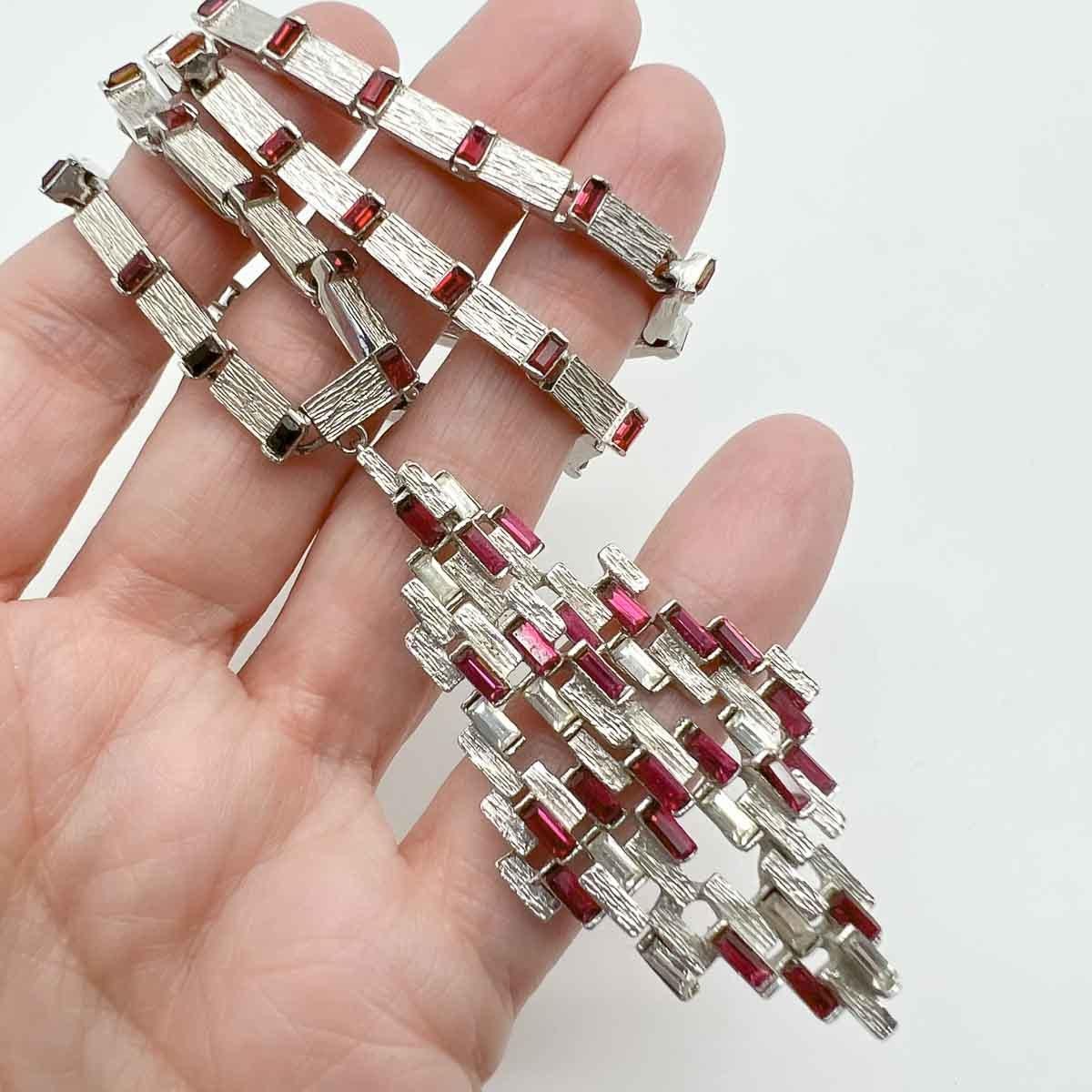 Vintage Modernist Ruby Crystal Necklace 1960s In Good Condition For Sale In Wilmslow, GB