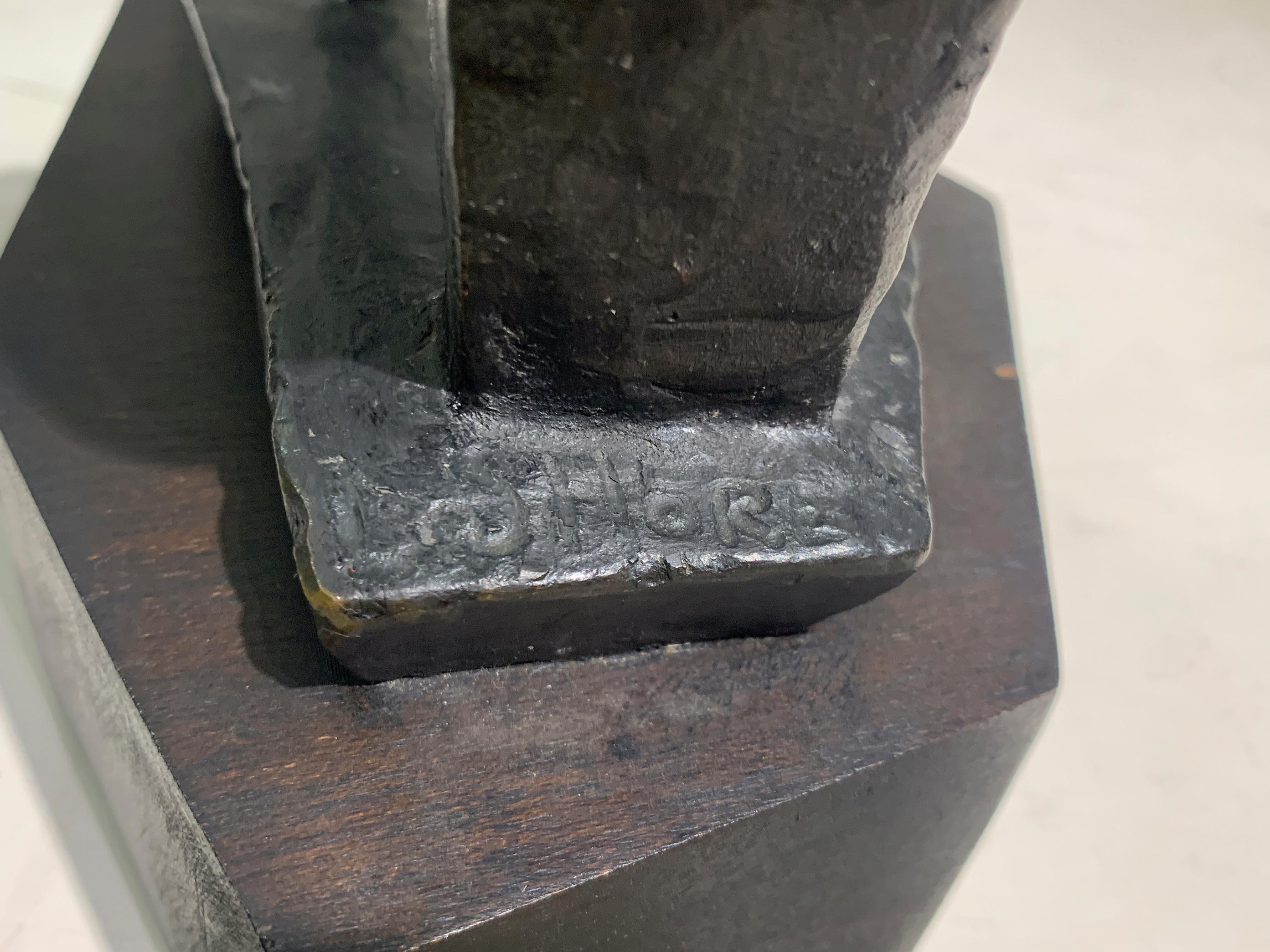 Scultura modernista d'epoca di figura orientale, circa anni '60, firmata alla base In condizioni buone in vendita a Beirut, LB