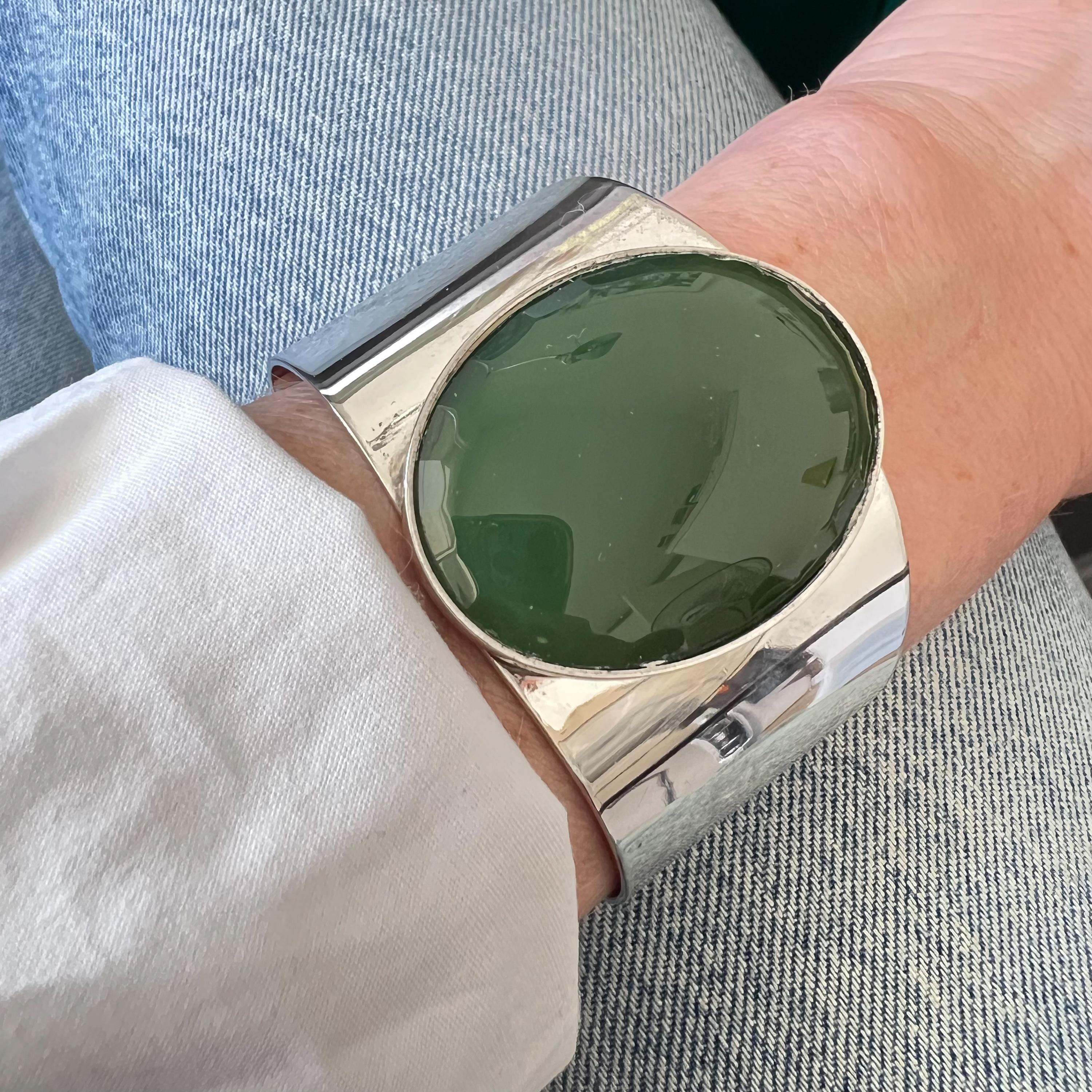 This modernist silver cuff bracelet is a striking and bold piece of contemporary design, combining sleek minimalism with natural elegance. The bracelet features a smooth and polished silver band that curves gracefully around the wrist, embracing the