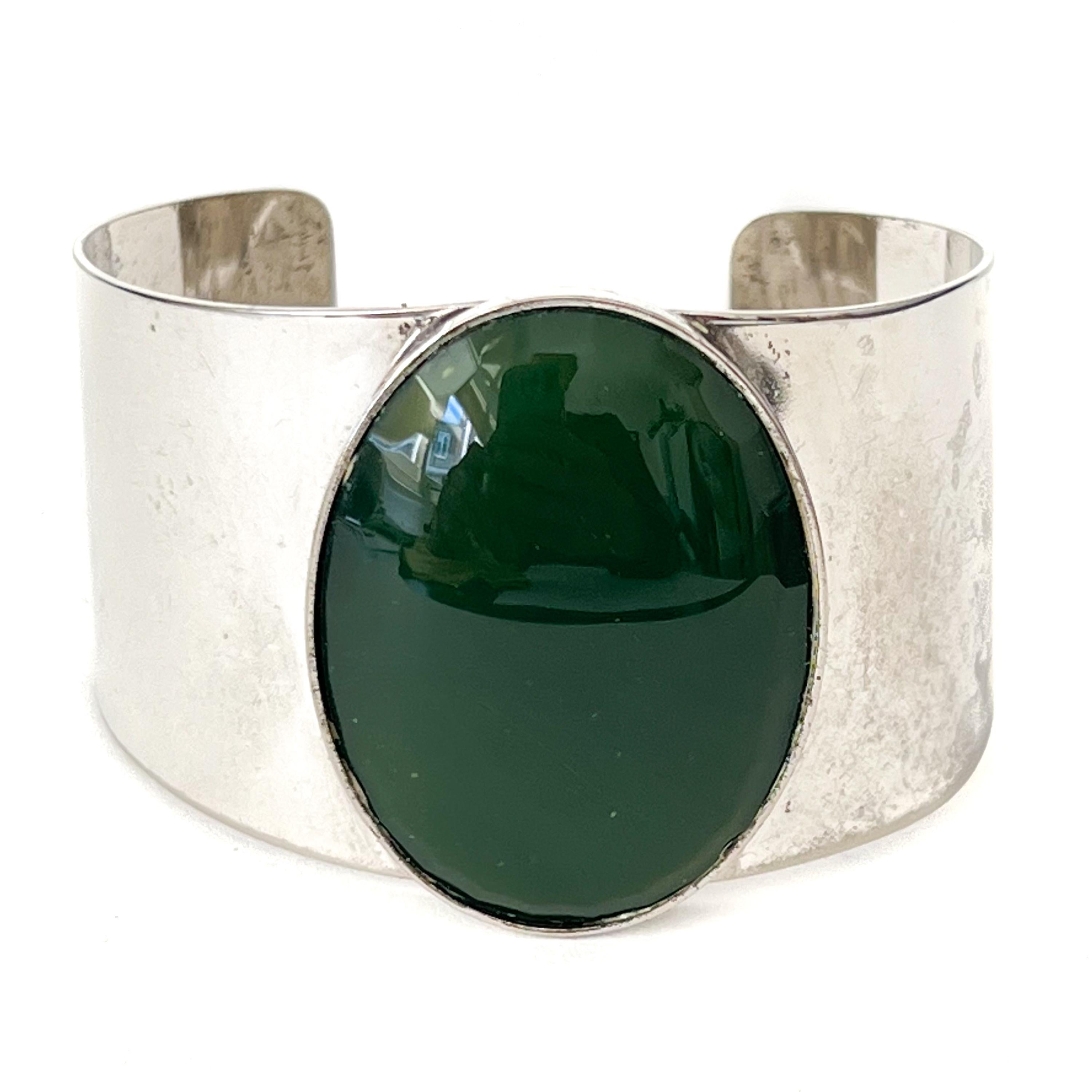 Vintage Modernist Silver Bracelet with Green Stone In Good Condition For Sale In Rotterdam, NL