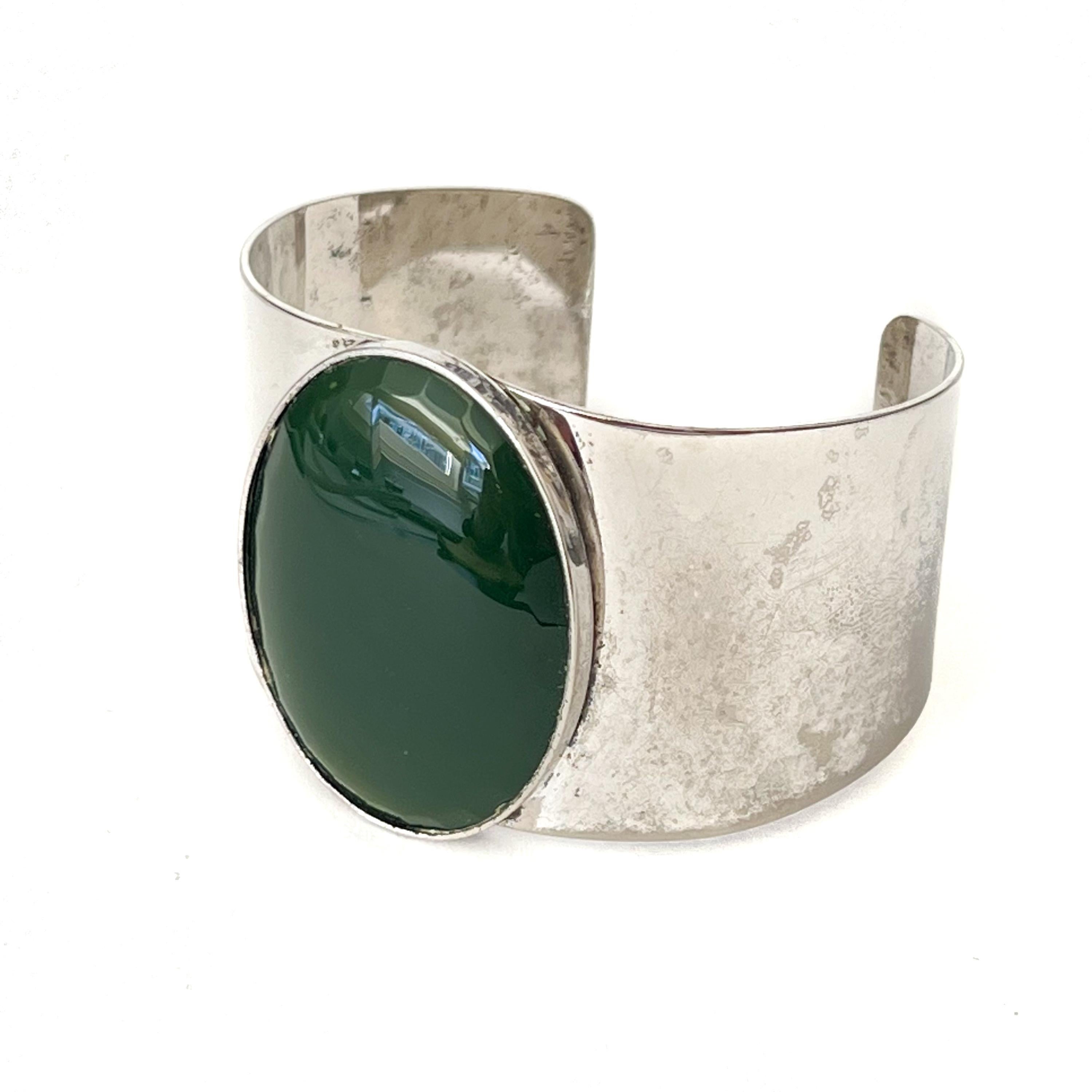 Women's or Men's Vintage Modernist Silver Bracelet with Green Stone For Sale