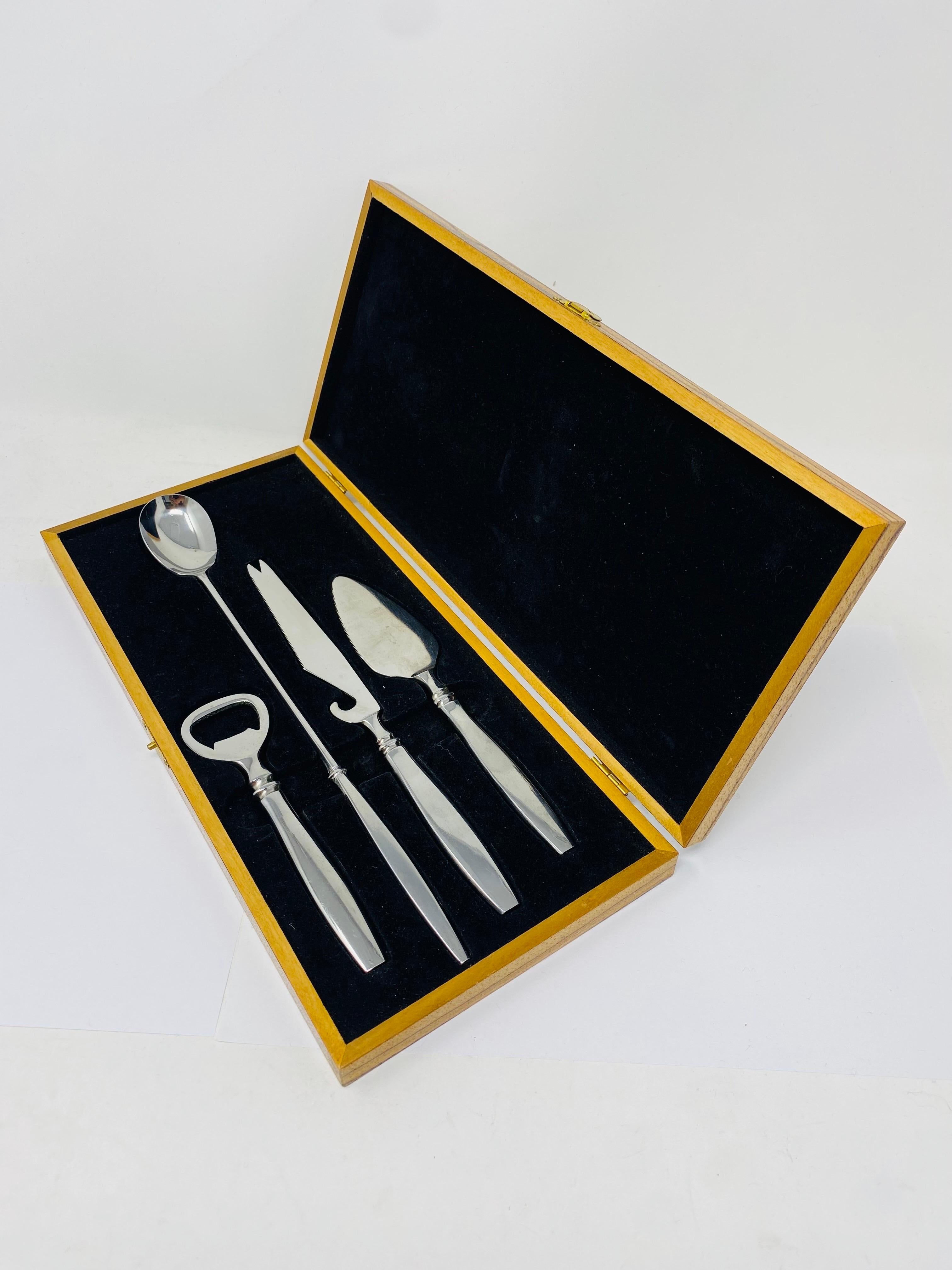 Acier inoxydable Ensemble d'outils de bar modernistes vintage en acier inoxydable dans une boîte fabriquée au Japon en vente