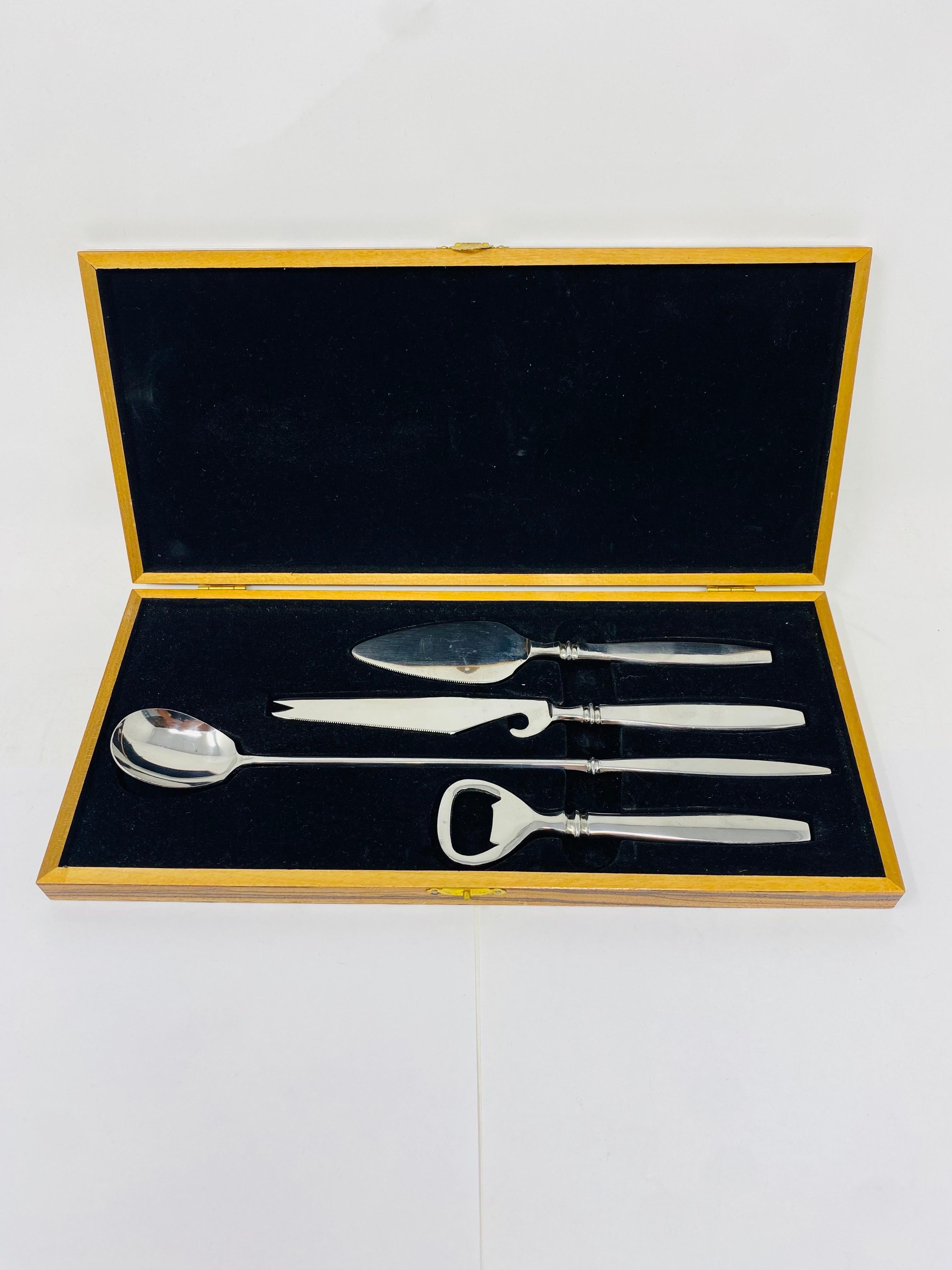 Ensemble d'outils de bar modernistes vintage en acier inoxydable dans une boîte fabriquée au Japon en vente 1