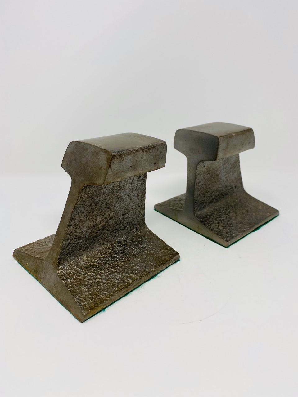 Vintage Modernist Steel Railroad Tie Bookends In Good Condition For Sale In San Diego, CA