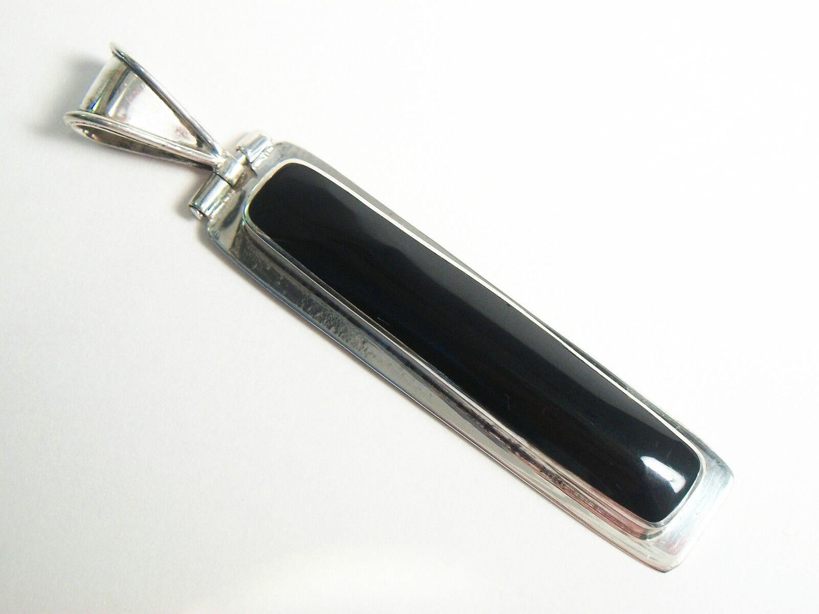 Women's or Men's Vintage Modernist Sterling Silver & Black Onyx Pendant - Mexico - 20th Century For Sale