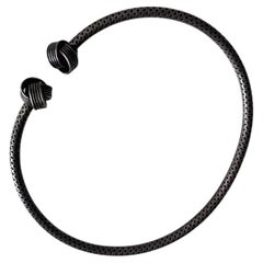Vintage-Armreif im modernistischen Stil aus strukturiertem Sterlingsilber mit Gittermuster und Knotenverzierung