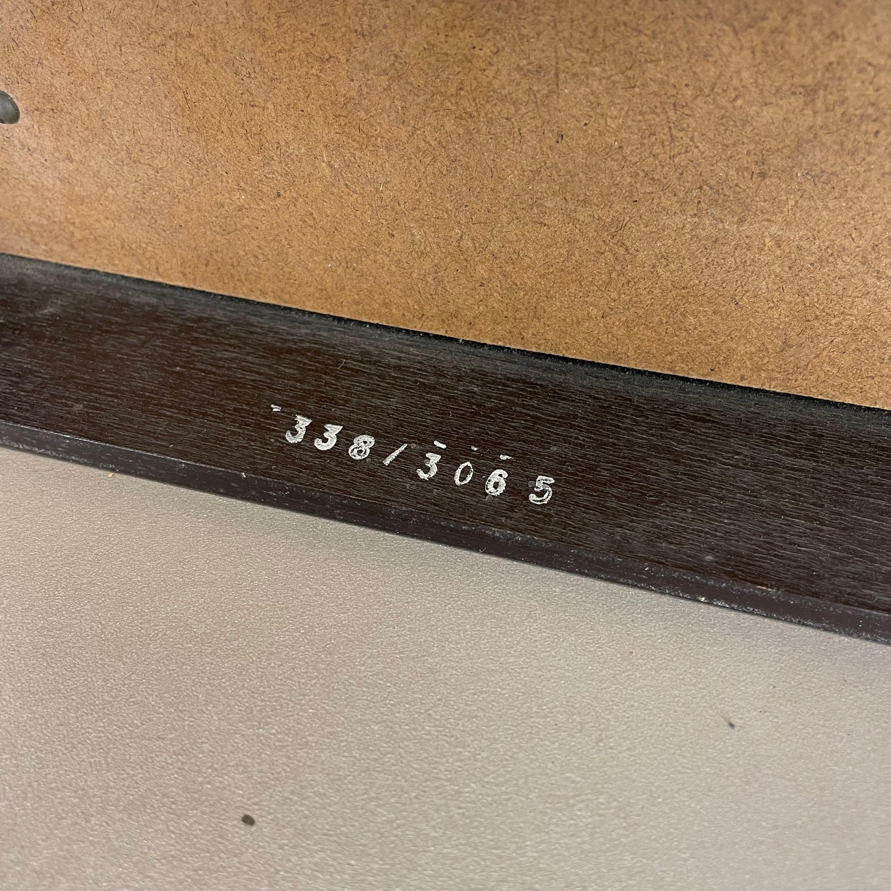 Reloj de sobremesa y pared modernista vintage de madera y latón de Junghans, Alemania, años 70 en venta 10
