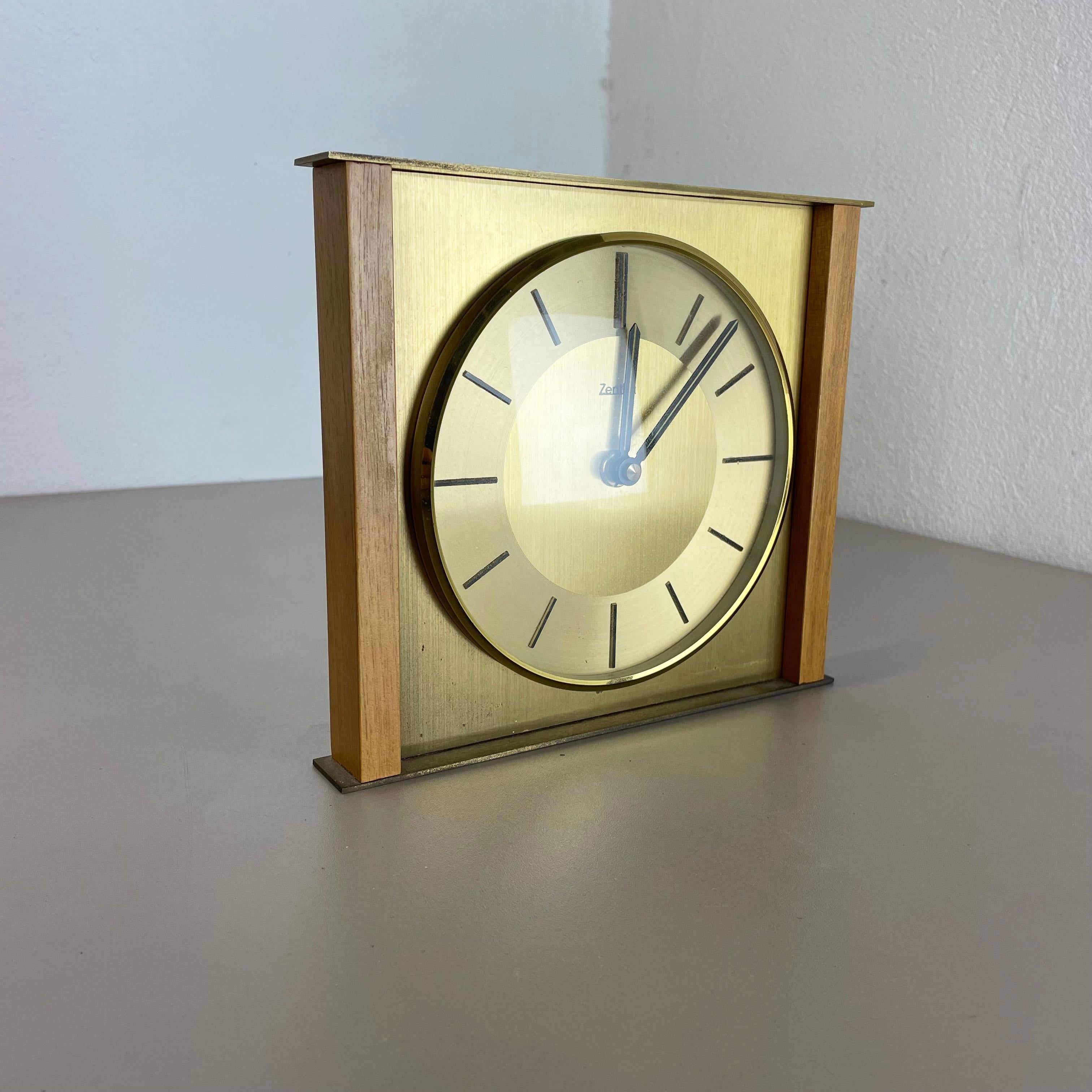 Reloj de pared + sobremesa vintage modernista de madera de teca y latón de Zentra, Alemania Alemán en venta