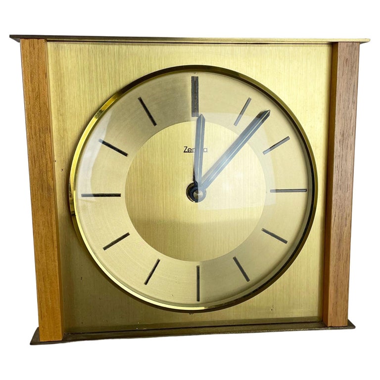 Horloge murale et de table moderniste vintage en bois et teck par Zentra,  Allemagne En vente sur 1stDibs