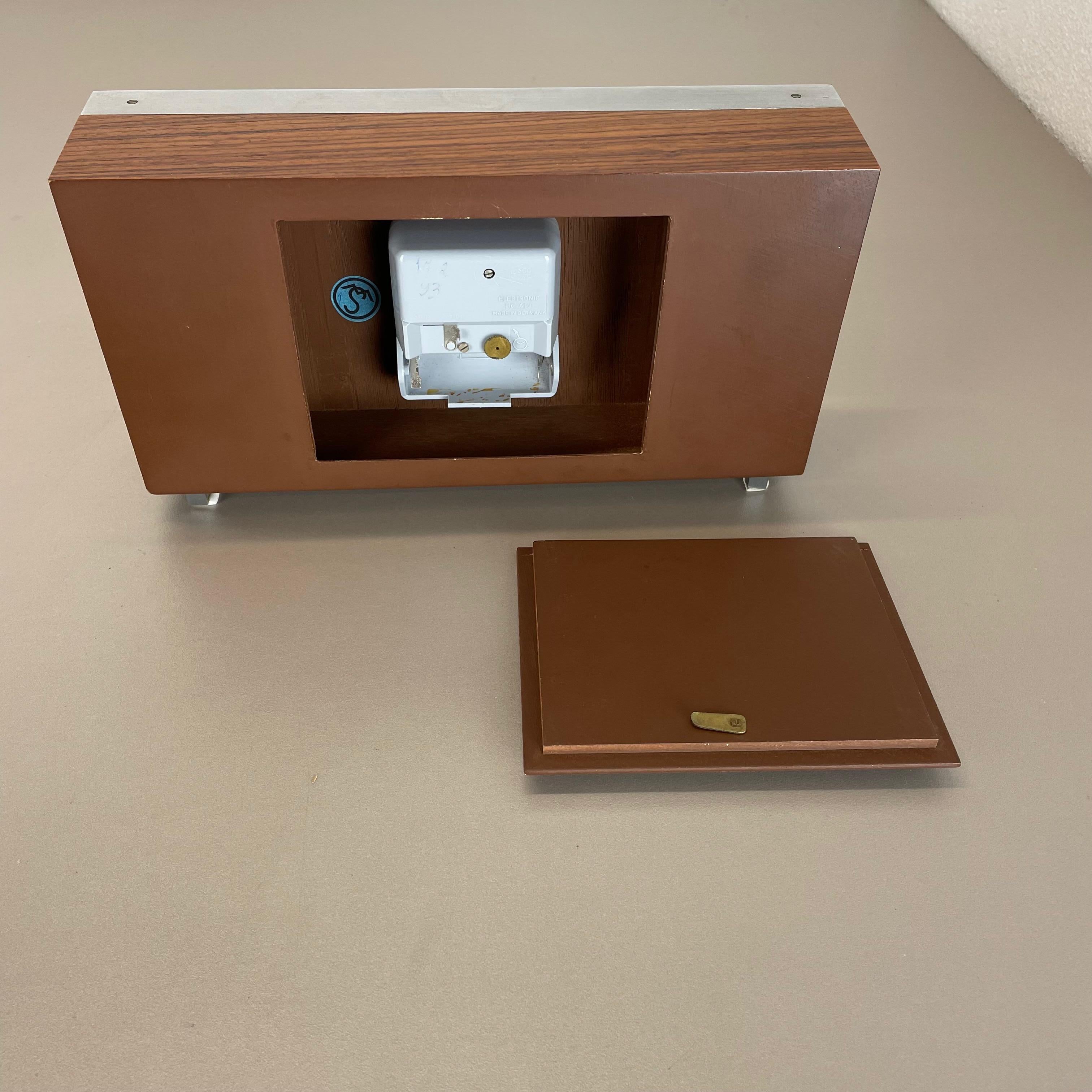 Modernistische Vintage-Tischuhr aus Holz und Teakholz von Zentra, Deutschland, 1970er Jahre im Angebot 8