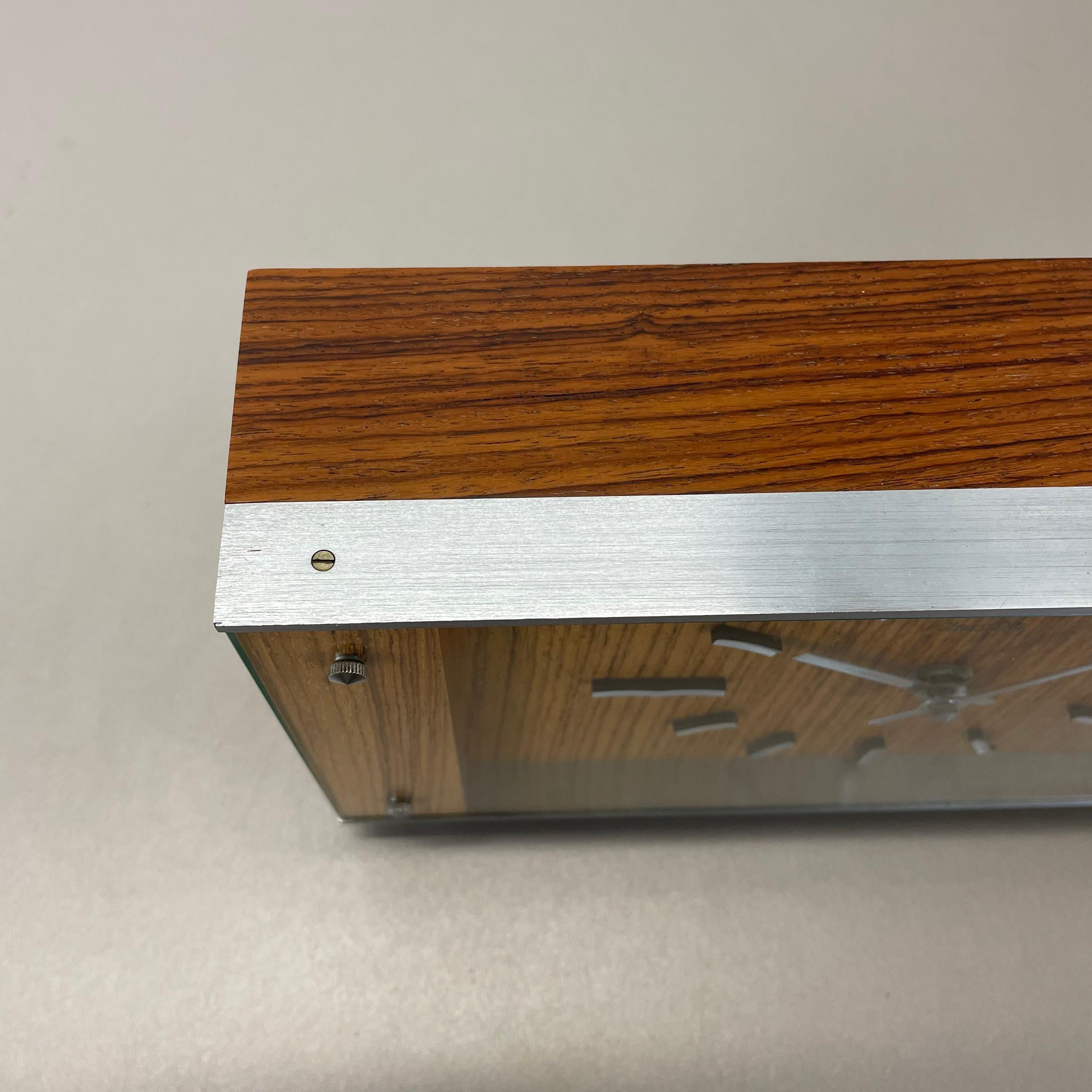 Modernistische Vintage-Tischuhr aus Holz und Teakholz von Zentra, Deutschland, 1970er Jahre (Metall) im Angebot