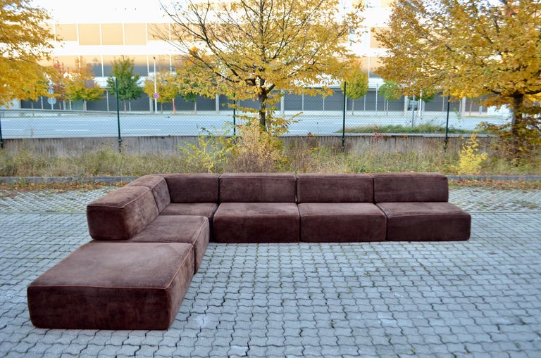 Beautiful vintage brown 1970s modular sofa from Germany.
The fabric is a brown velours in good condition.
It consists 6 elements.
6 Seating elements
1 corner cushions
4 normal cushions
So you have 5 seating elements and 1 pouf that can be