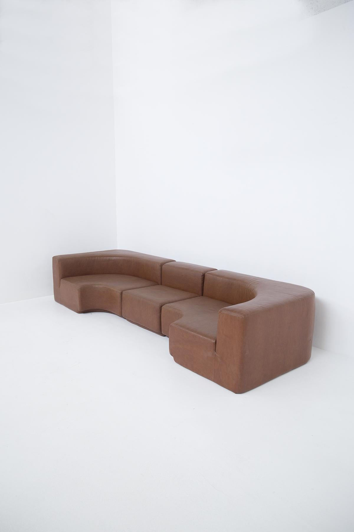 Wonderful corner sofa in leatherette designed by Guido Falaschini in the 70's, of Fine Italian manufacture.
The sofa is modular and it is composed of two larger corner modules and a smaller one, similar to an armchair.
The sofa is made of brown