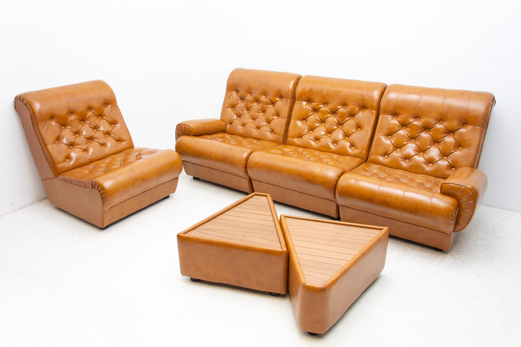 Vintage Modular Leatherette Living Room Set, 1970´s In Good Condition For Sale In Prague 8, CZ