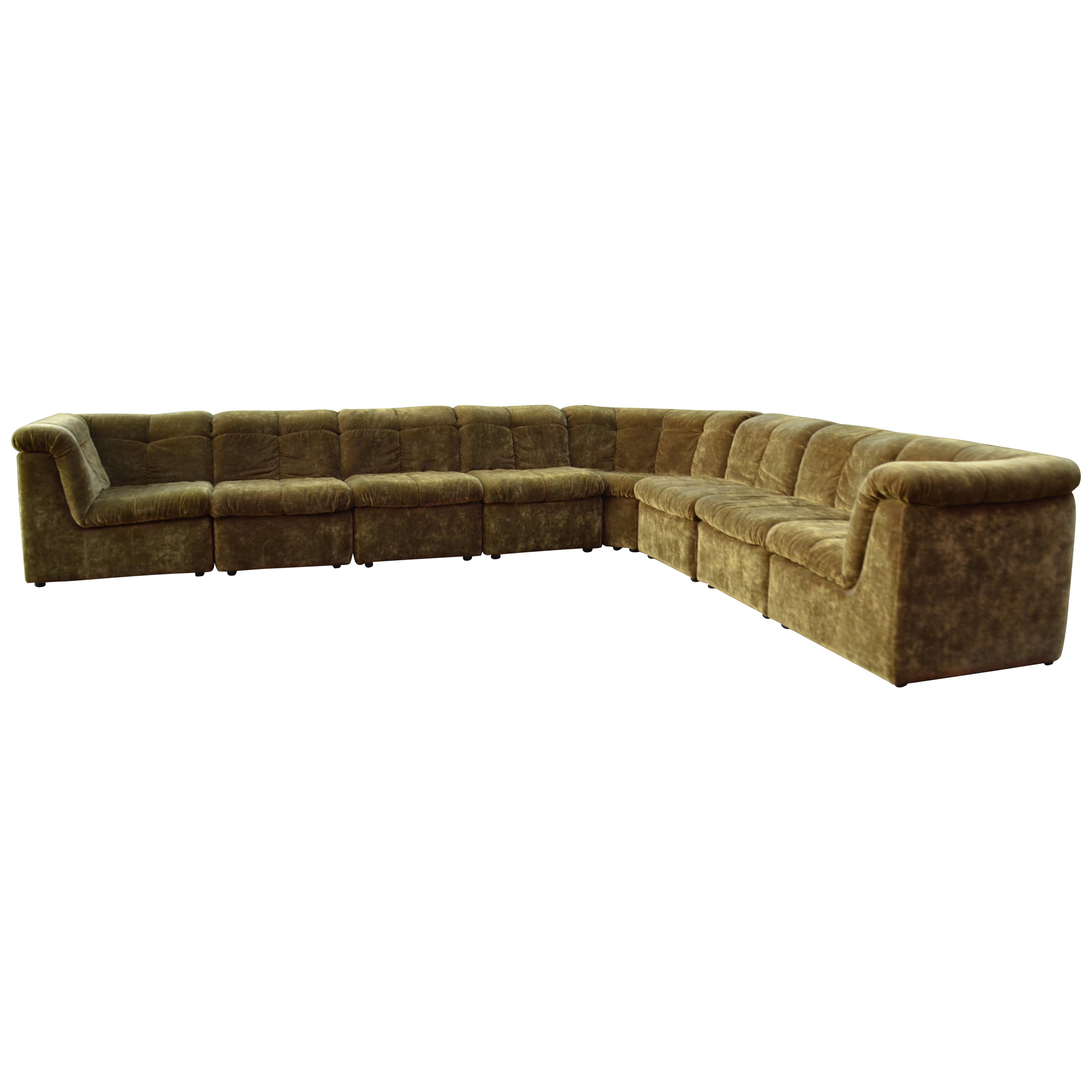 Vintage 1970s modular sofa from Germany.
The fabric is a moss green mohair in very good condition.
Great seating comfort.

It consists 8 elements.
5 Seating elements
2 corner/ end elemnts
1 round element

Each element is made completely of