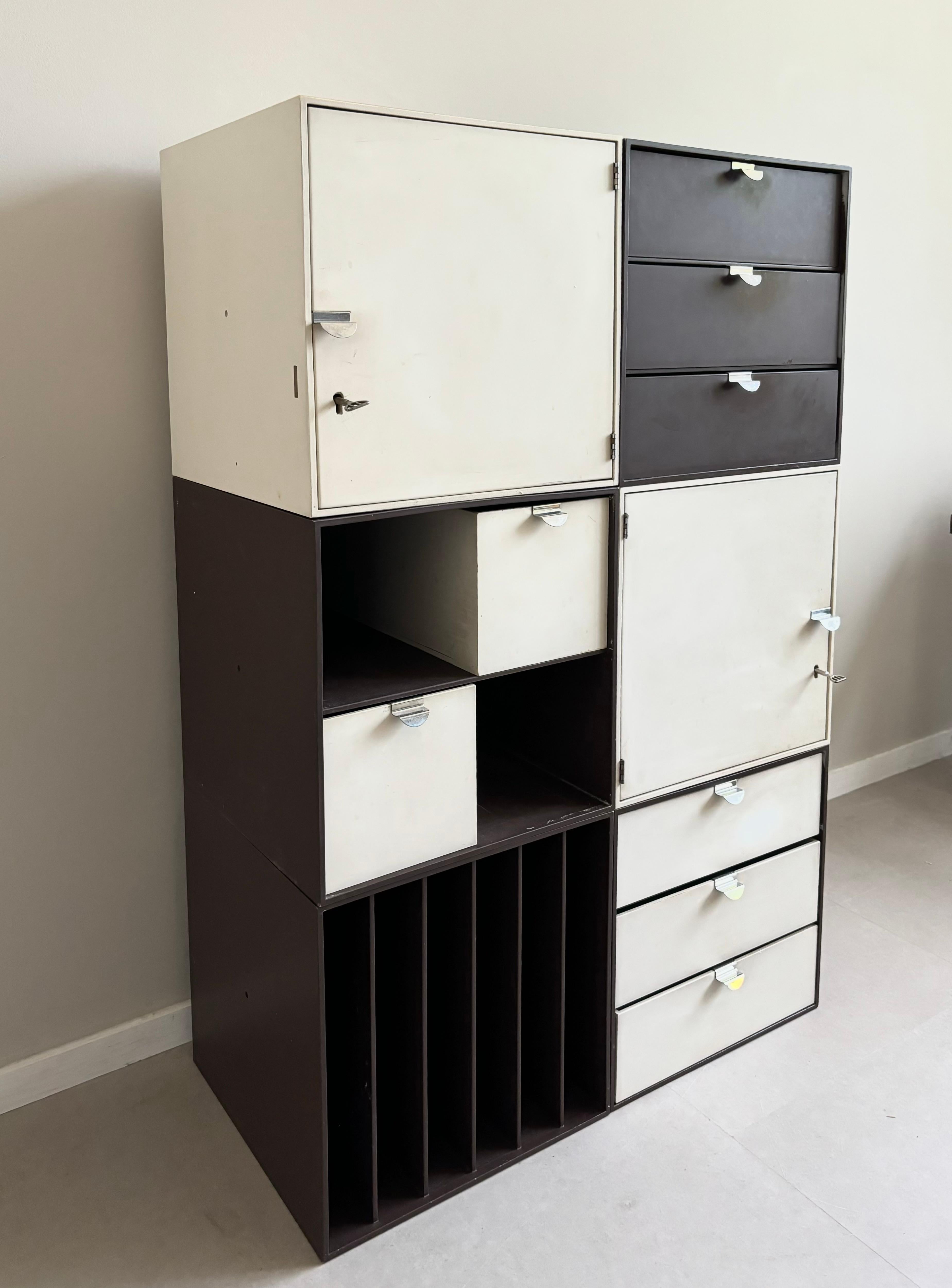 Palaset Palanox Storage boxes grom Some sort of artificial material like plastic, to build your own cabinet, produced for only a few years in the early 1970s. The designer Ristomatti Ratia (1941-) created 12 boxes during his career that can be