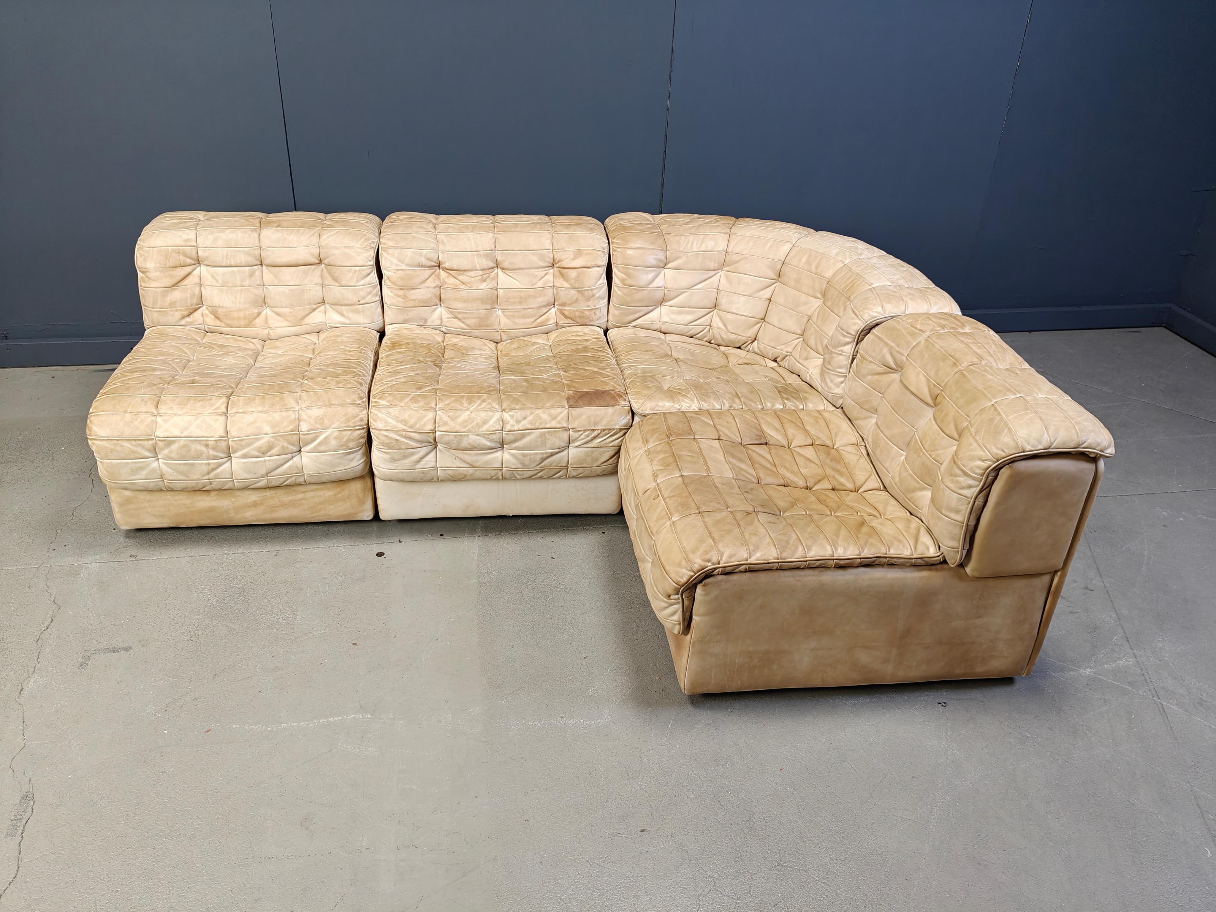 
Mid century beige patchwork leather modular sofa by Desede.

Desede produced high quality leather sofas and is still producing today.

Beautiful and rare colour

The set has 4 elements, ideal for a flat or smaller room.

Good condition with nice