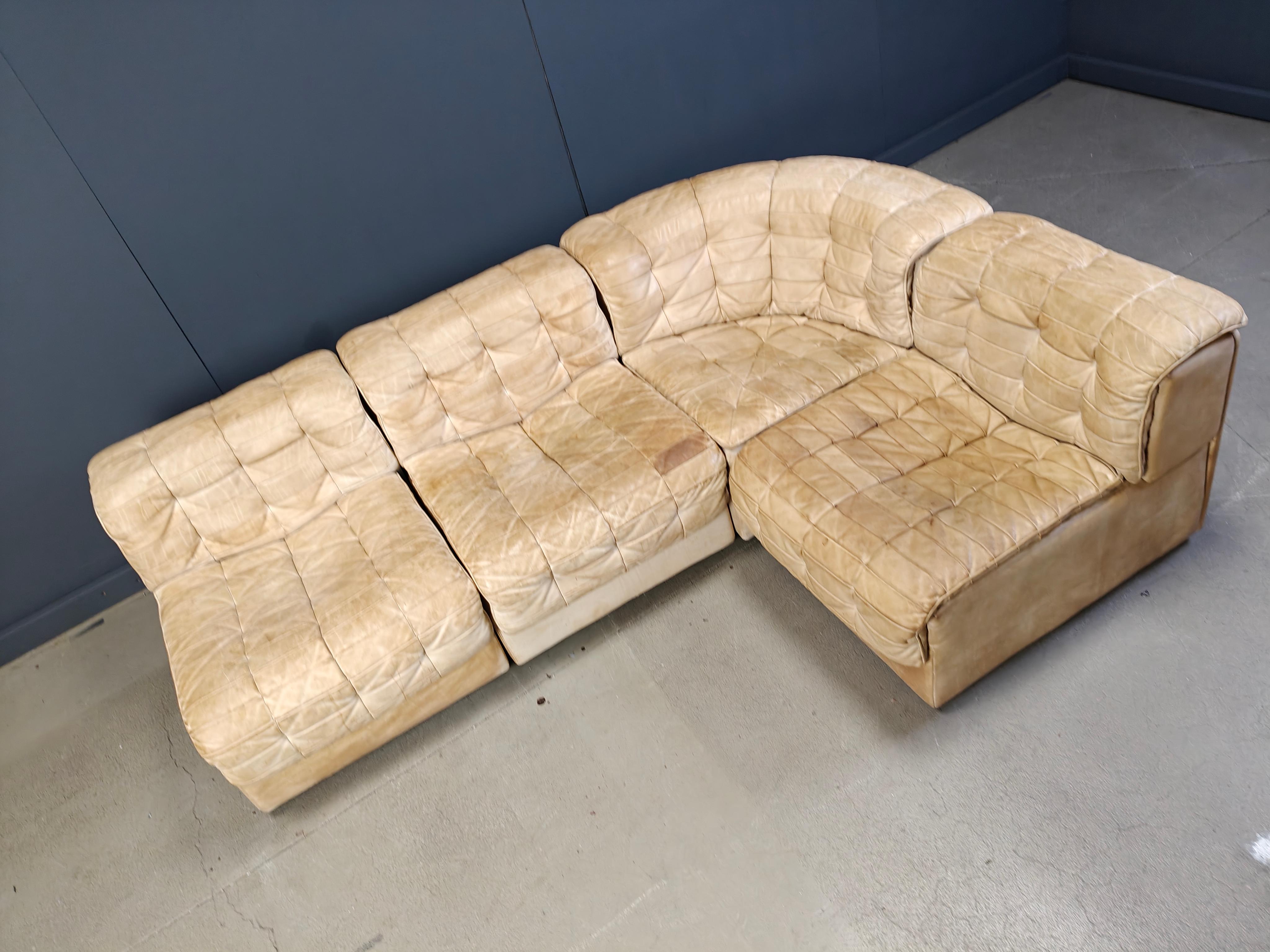 Vintage modular patchwork leather sofa DS11 by Desede, 1960s In Good Condition For Sale In Leuven, Vlaams Gewest