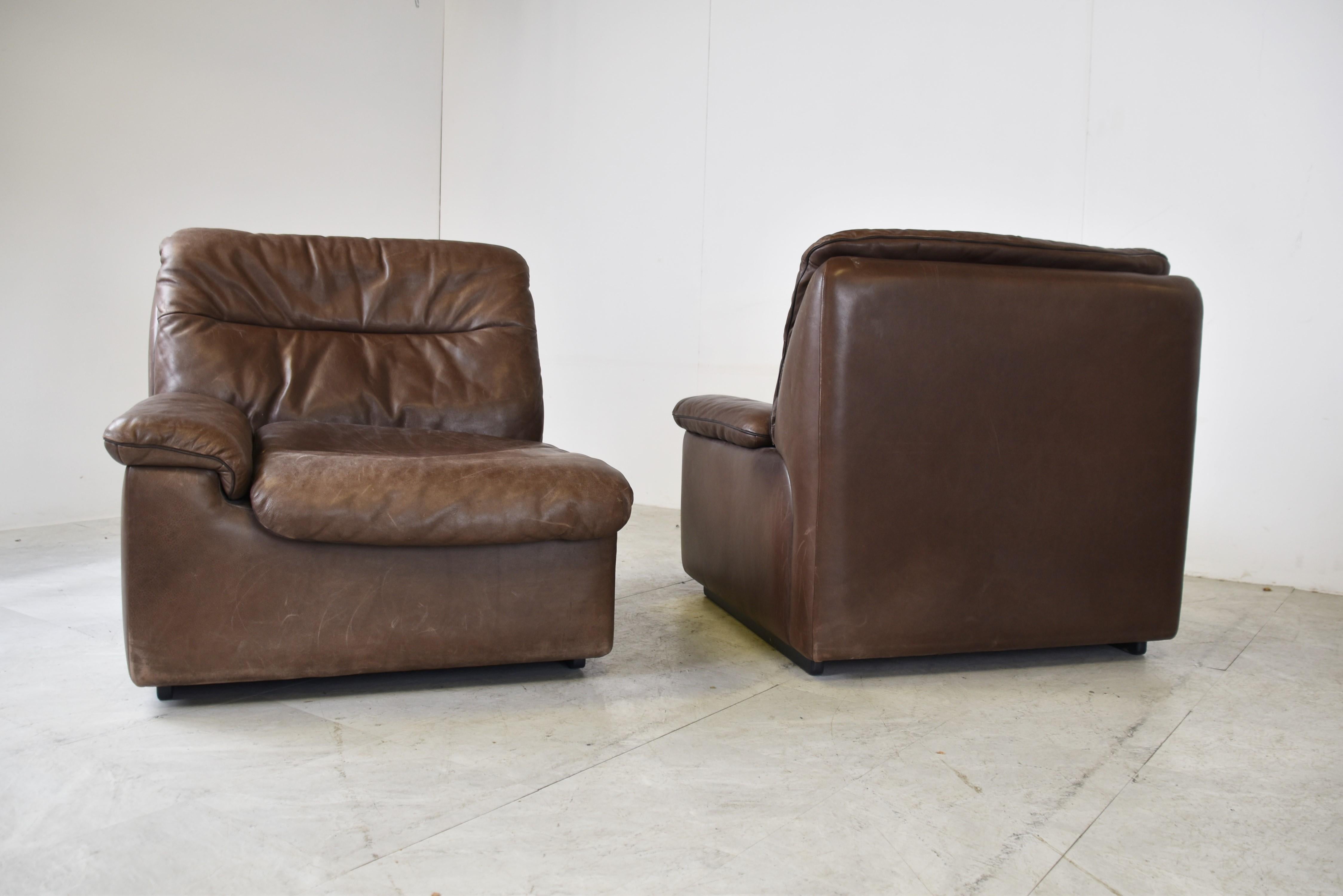 Mid century sofa set in brown leather by Desede.

The set consists of a three seater bench and a two seater bench.

Nice quality leather, as you would expect from Desede. 

Good original condition, with some lovely patina.

1970s -