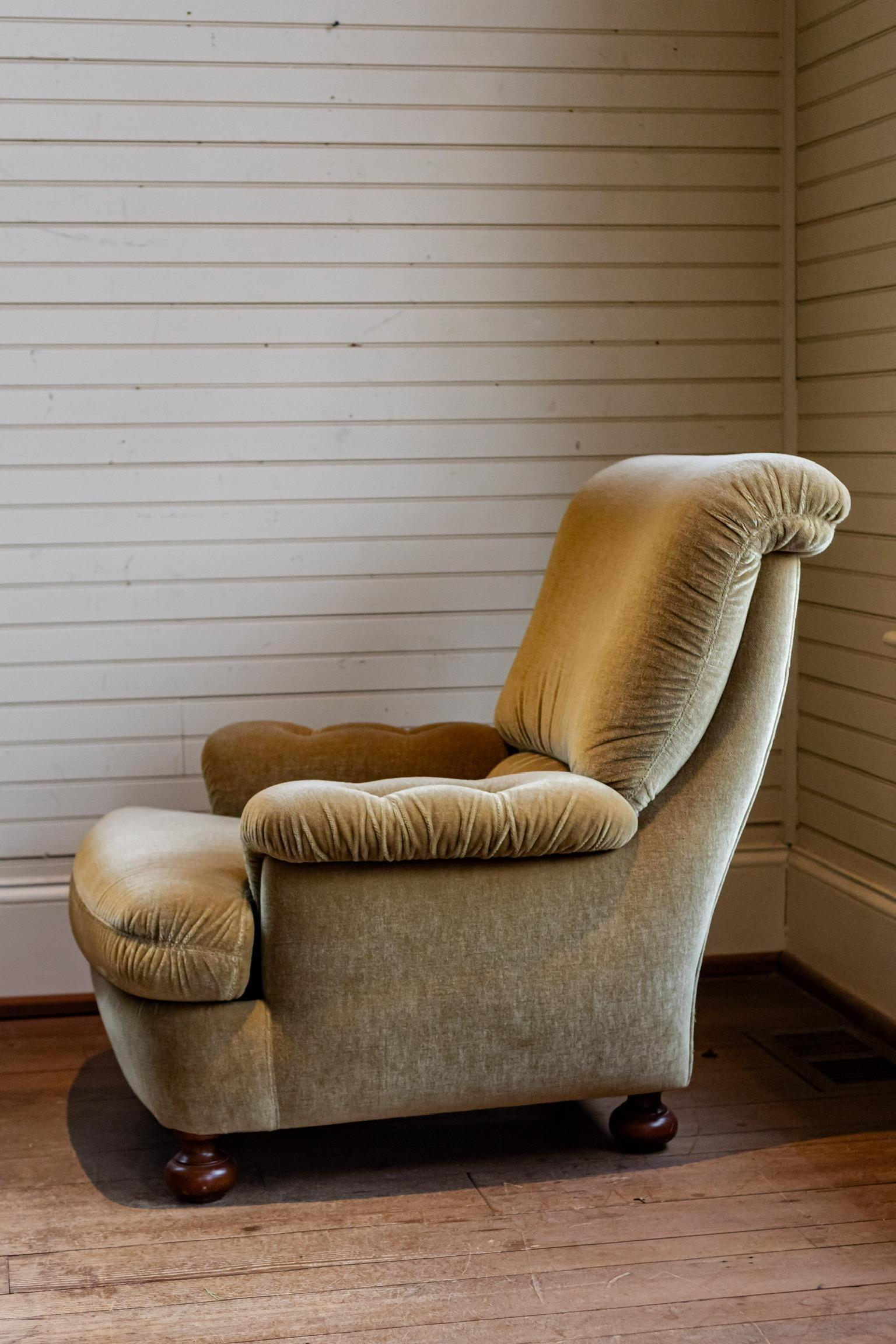 Vintage Mohair Chair In Good Condition For Sale In Franklin, TN