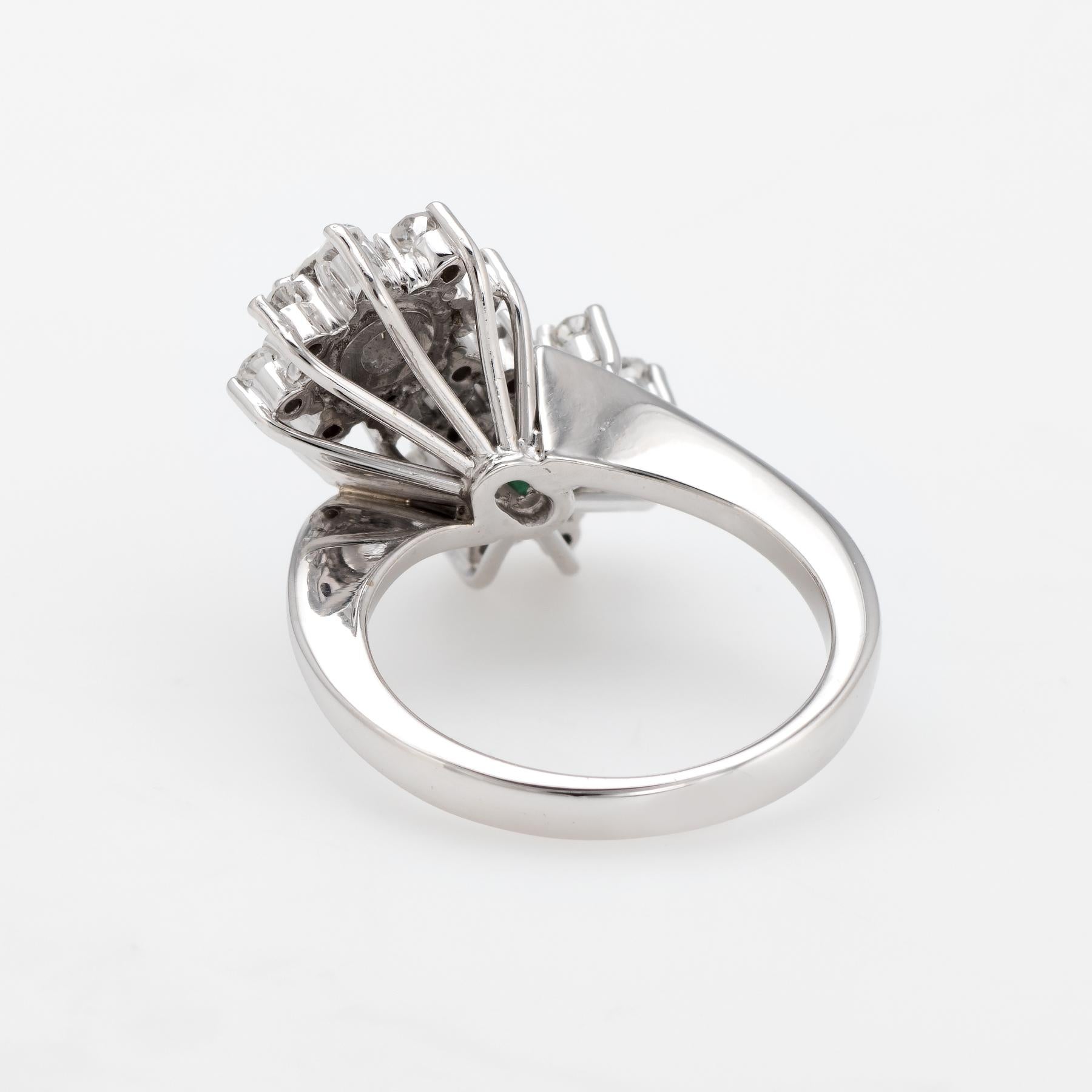 Bague vintage Moi et Toi fleurs émeraude or 18 carats bijouterie fine rose Excellent état à Torrance, CA