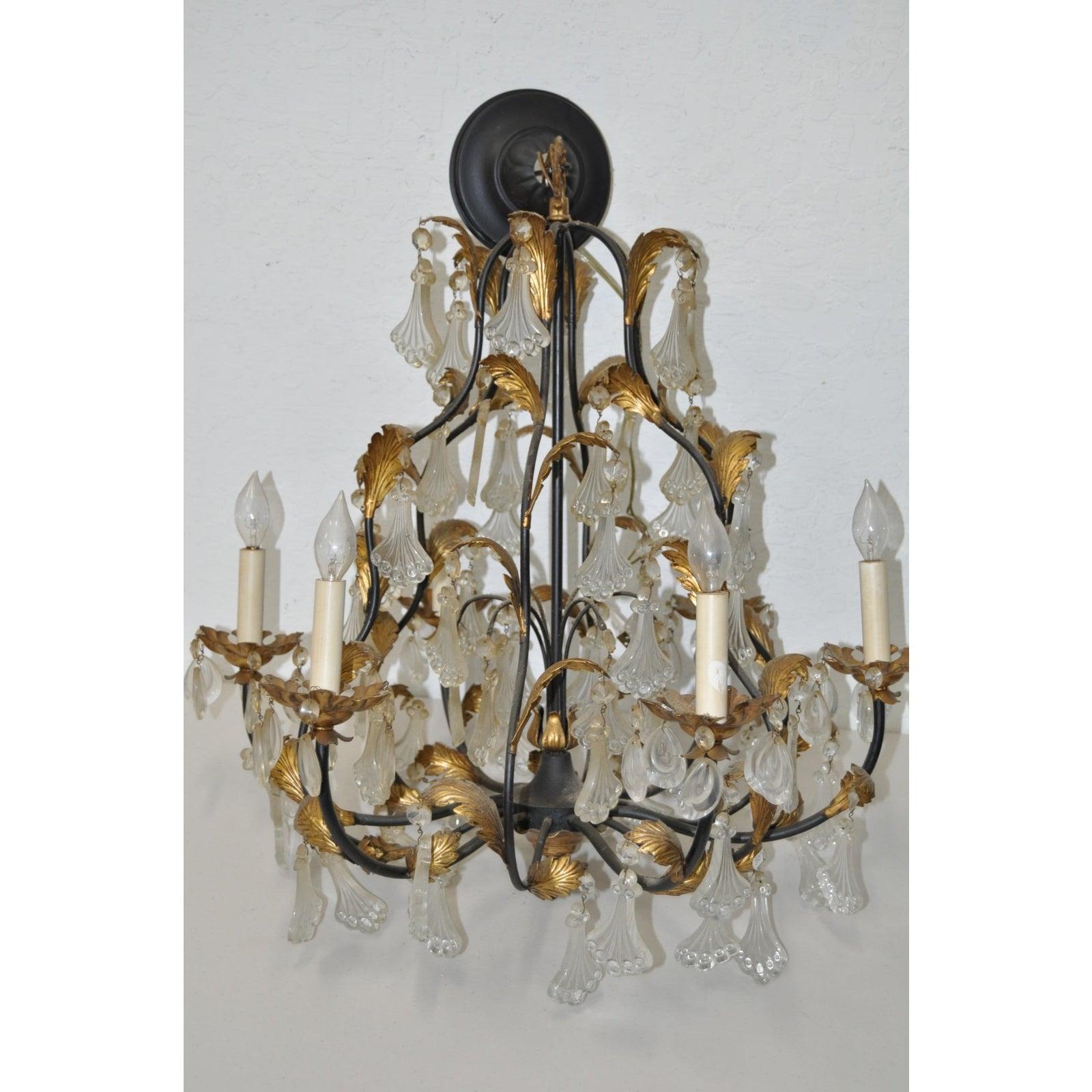 Vintage molded glass and gilded iron leaves chandelier, 1940s

Beautiful six-light chandelier with molded glass crystals and gilded iron leaves

Vintage wiring

Dimensions: 22