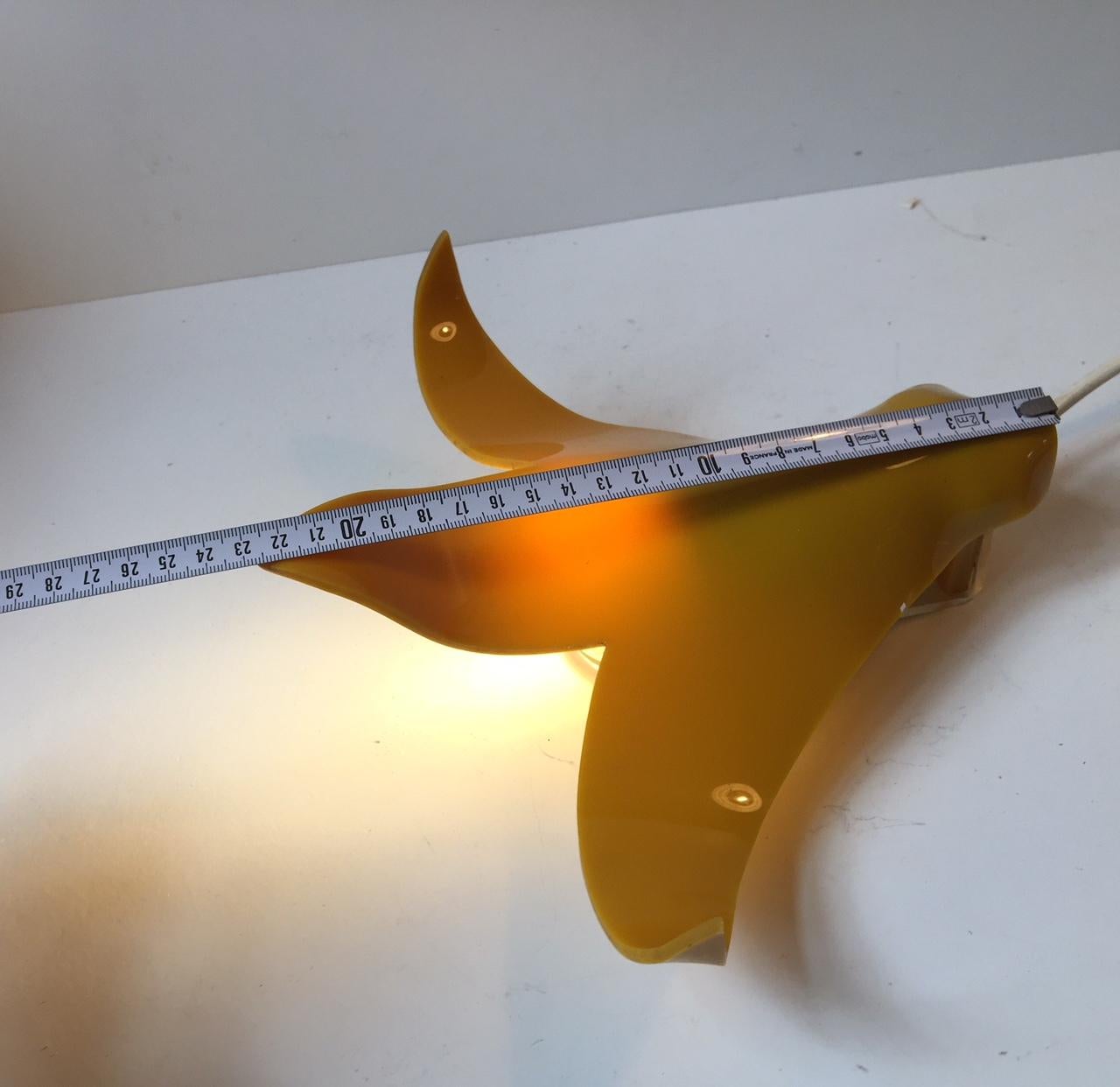 Vintage Molded Yellow Perspex Wall Lamp in Shape of a Flower, 1970s In Excellent Condition In Esbjerg, DK