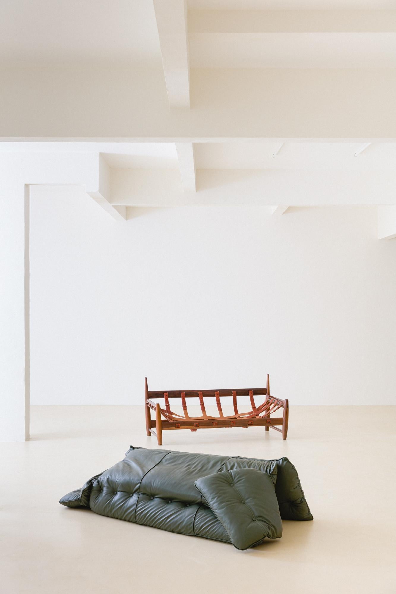 The iconic Mole sofa is Sergio Rodrigues' signature piece designed between 1956 and 1957, giving rise to the famous and award-winning Mole armchair. In Portuguese, 