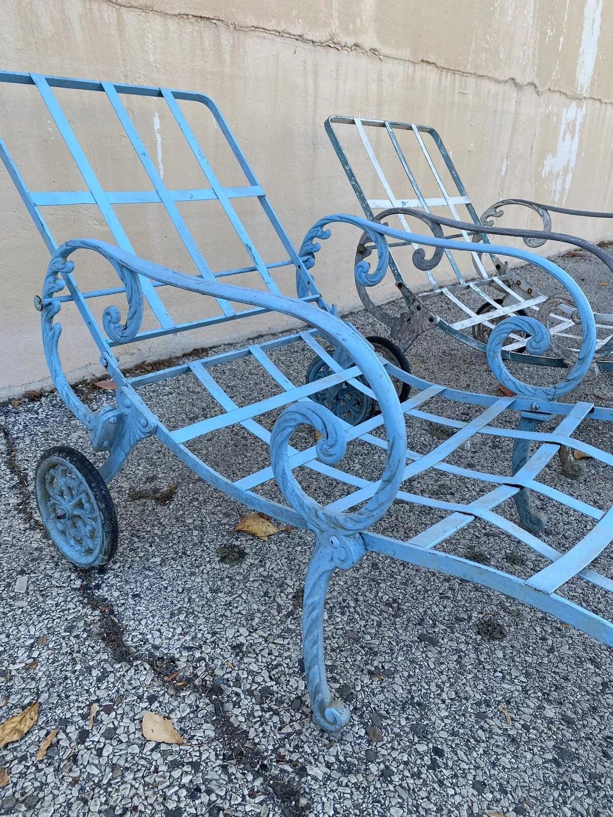 Vintage Molla Cast Aluminum Hollywood Regency Pool Patio Chaise Lounge - a Pair In Good Condition For Sale In Philadelphia, PA