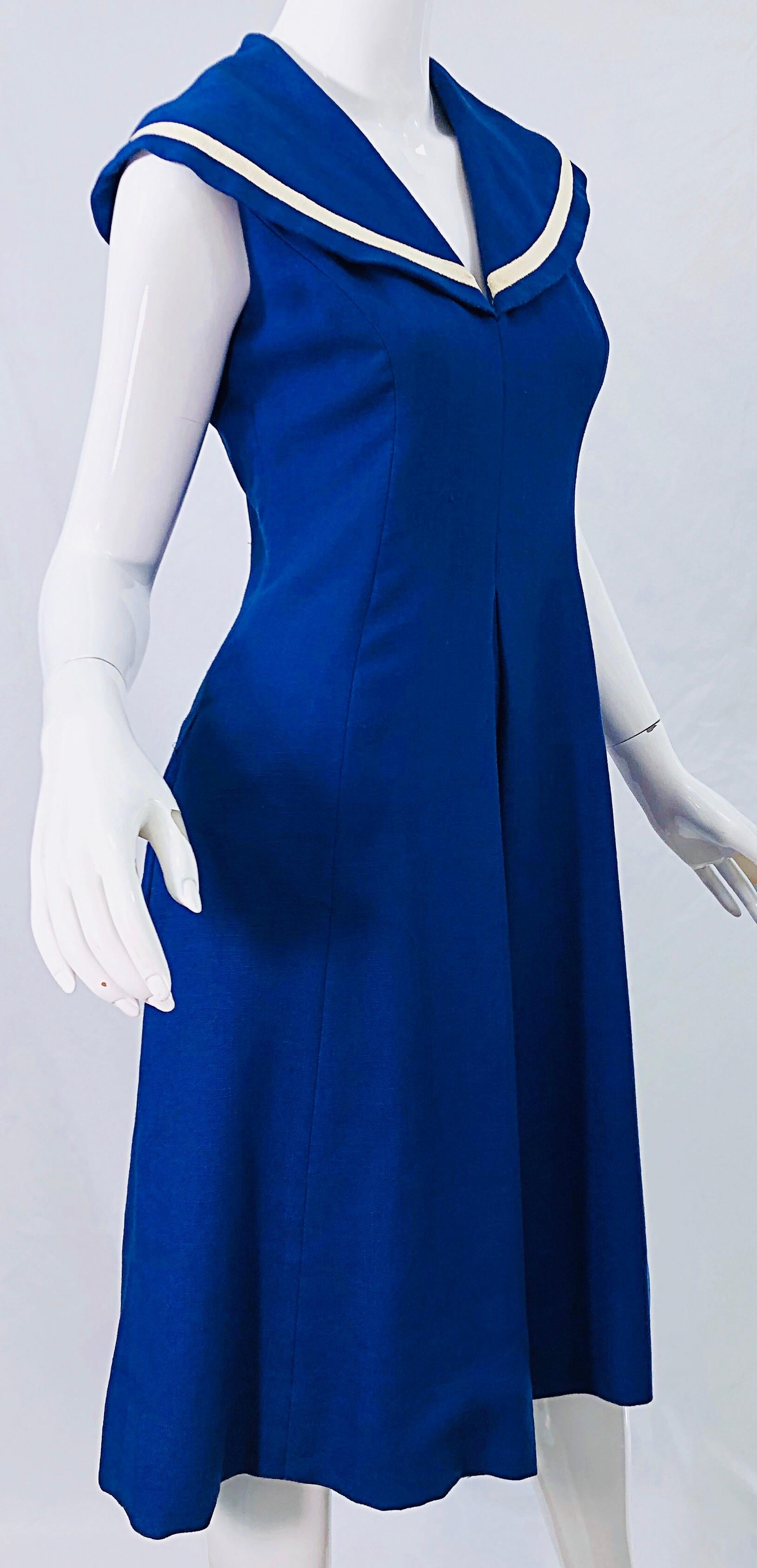 Vintage Mollie Parnis 1970s Blue and White Novelty 70s Linen + Cotton Dress For Sale 5